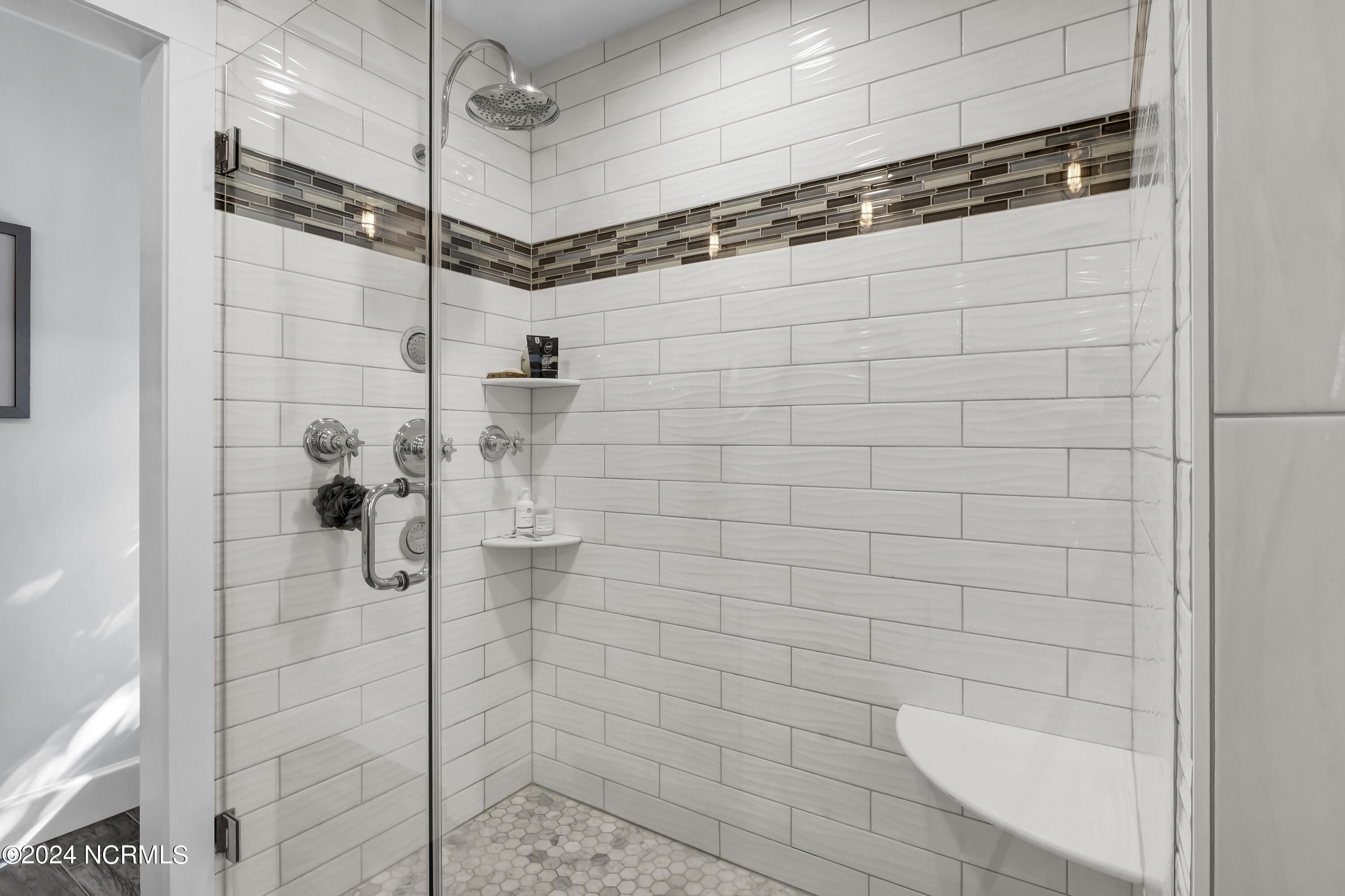 100468898 | Photo 29