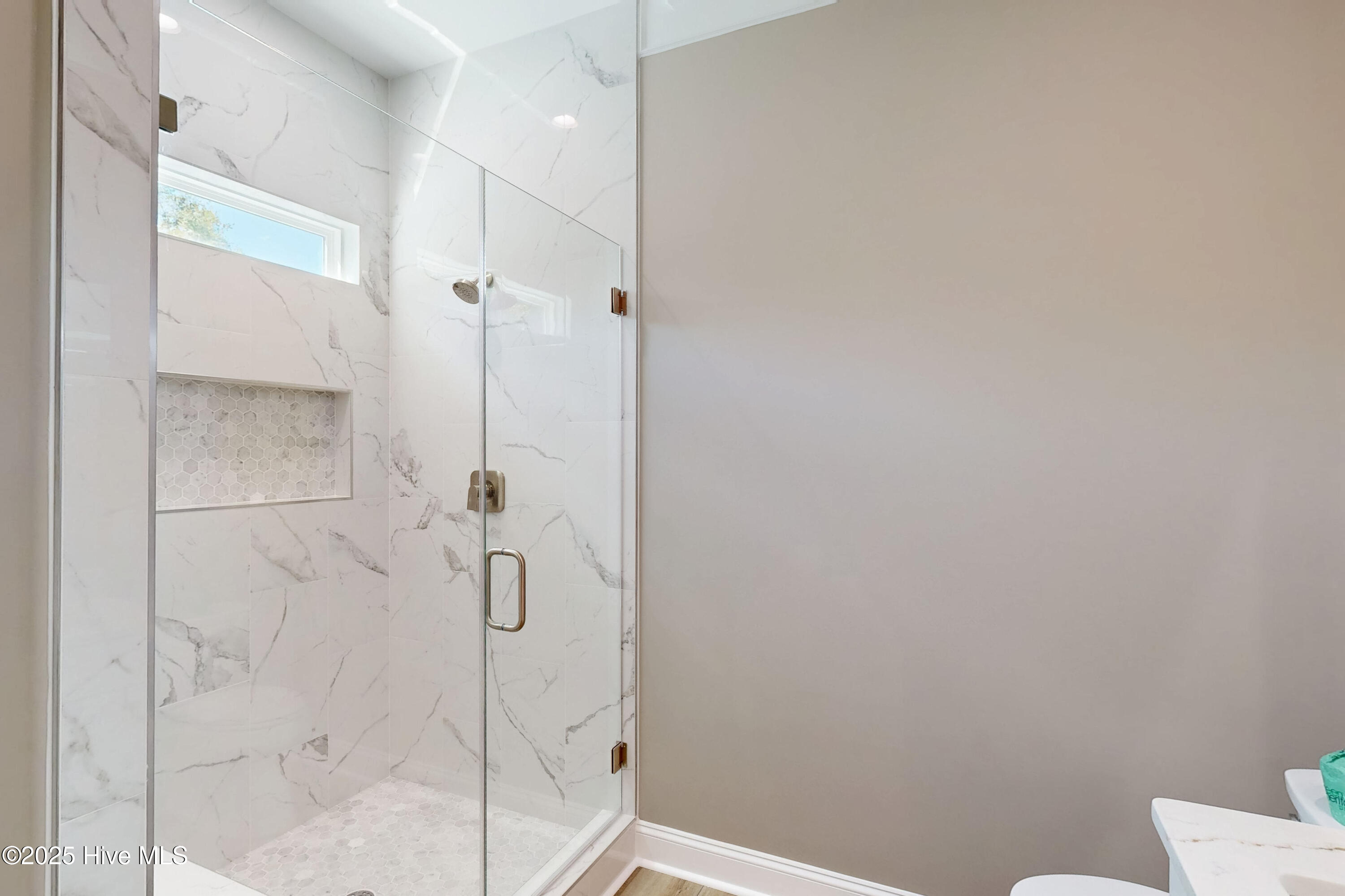 100534156 | Photo 27