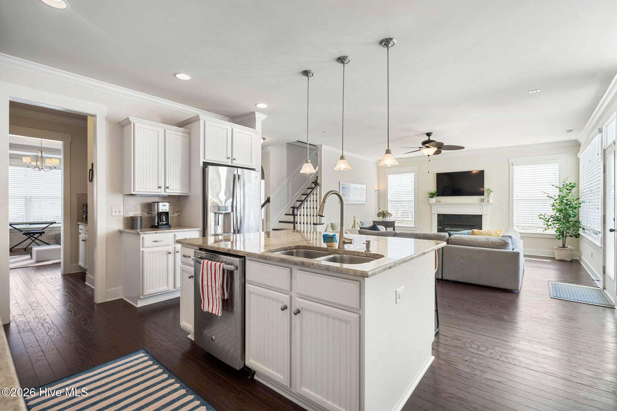 100558844 | Photo 11