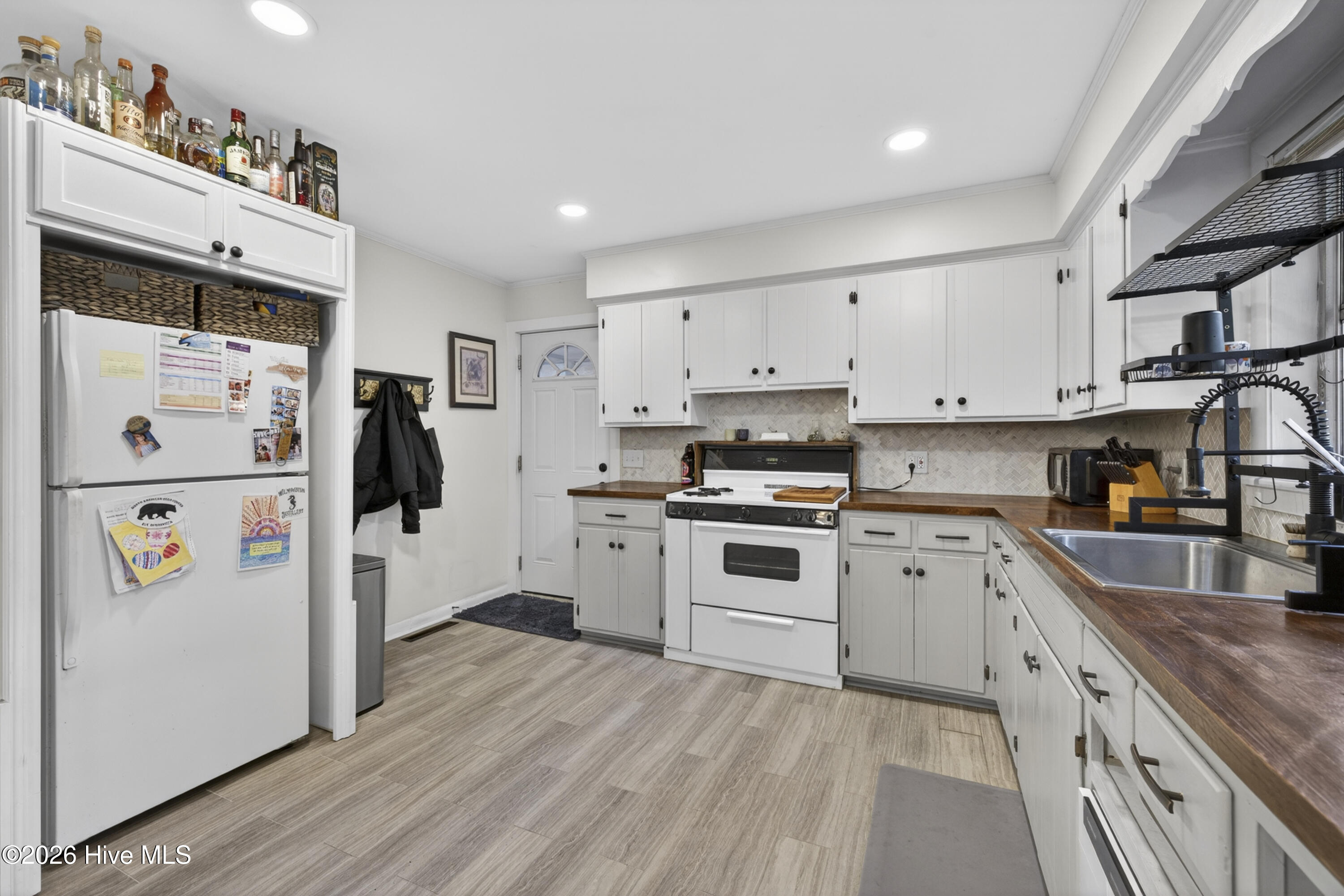 100570211 | Photo 24