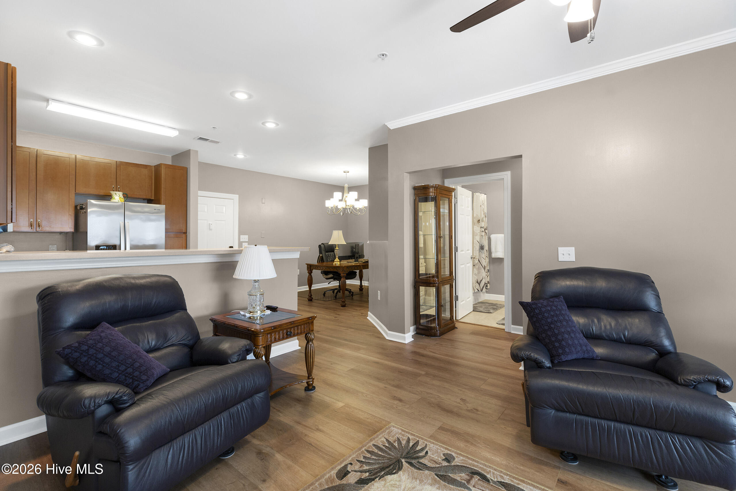 100560477 | Photo 12