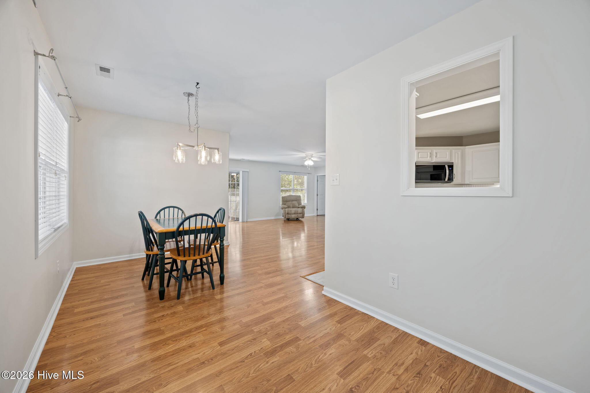 100560523 | Photo 18