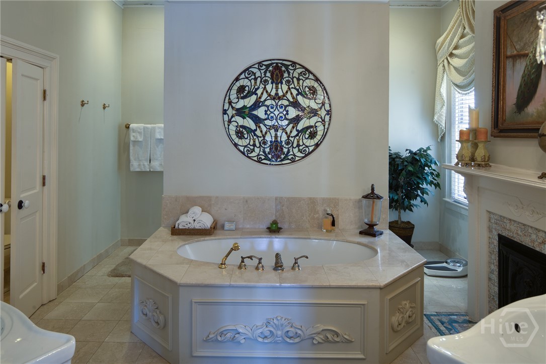 14 E Taylor Street, Savannah, GA, 31401