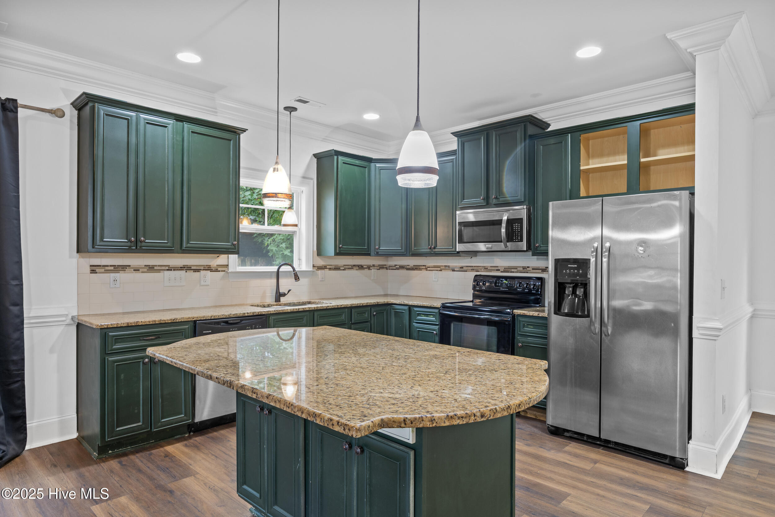 100538998 | Photo 15