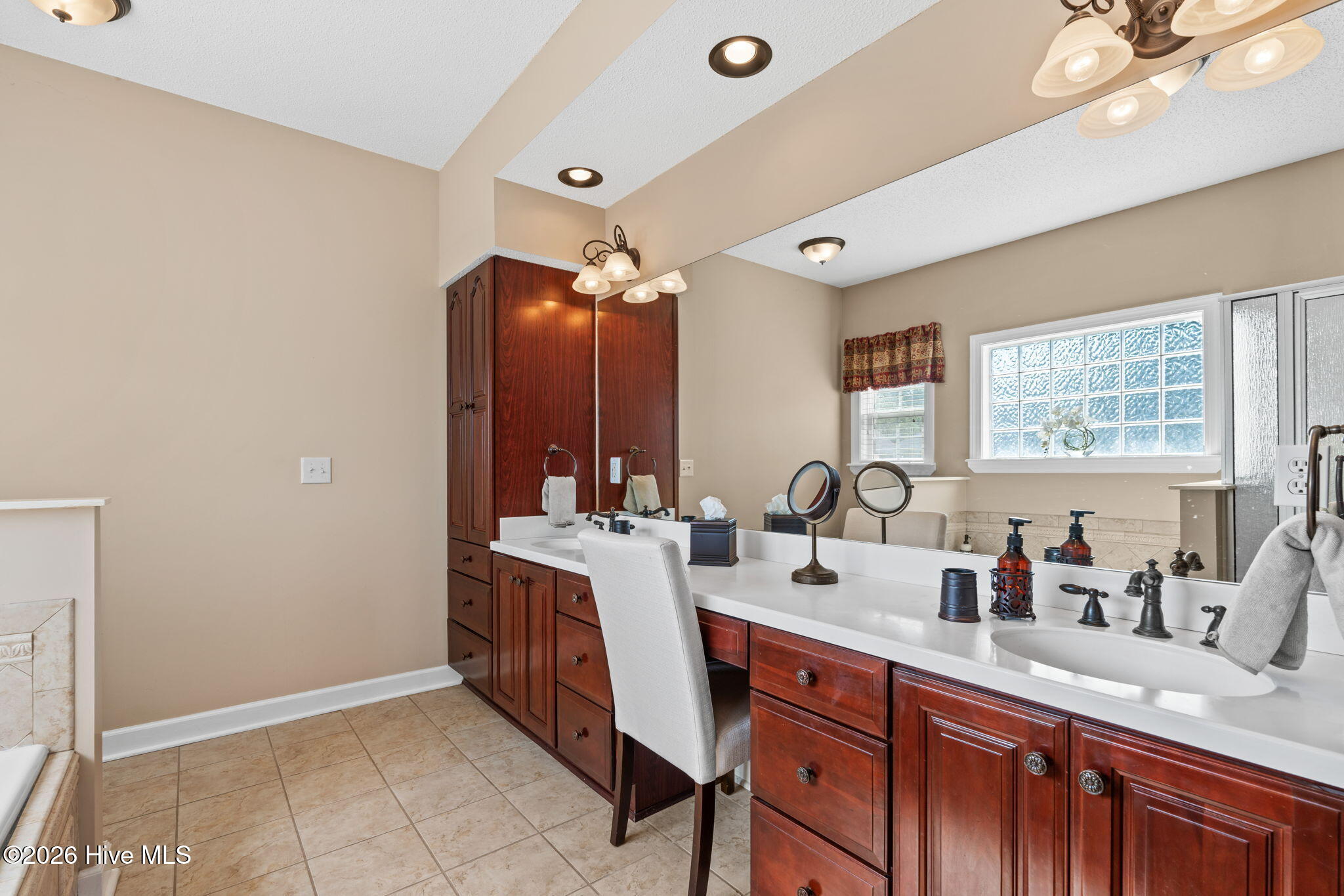 100567256 | Photo 27