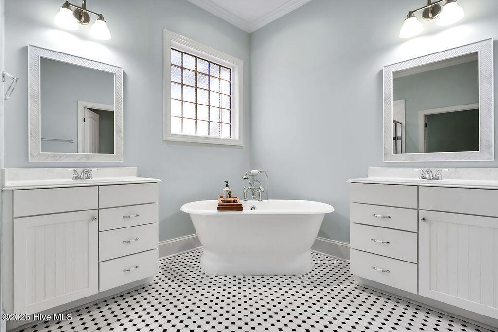 100566993 | Photo 28