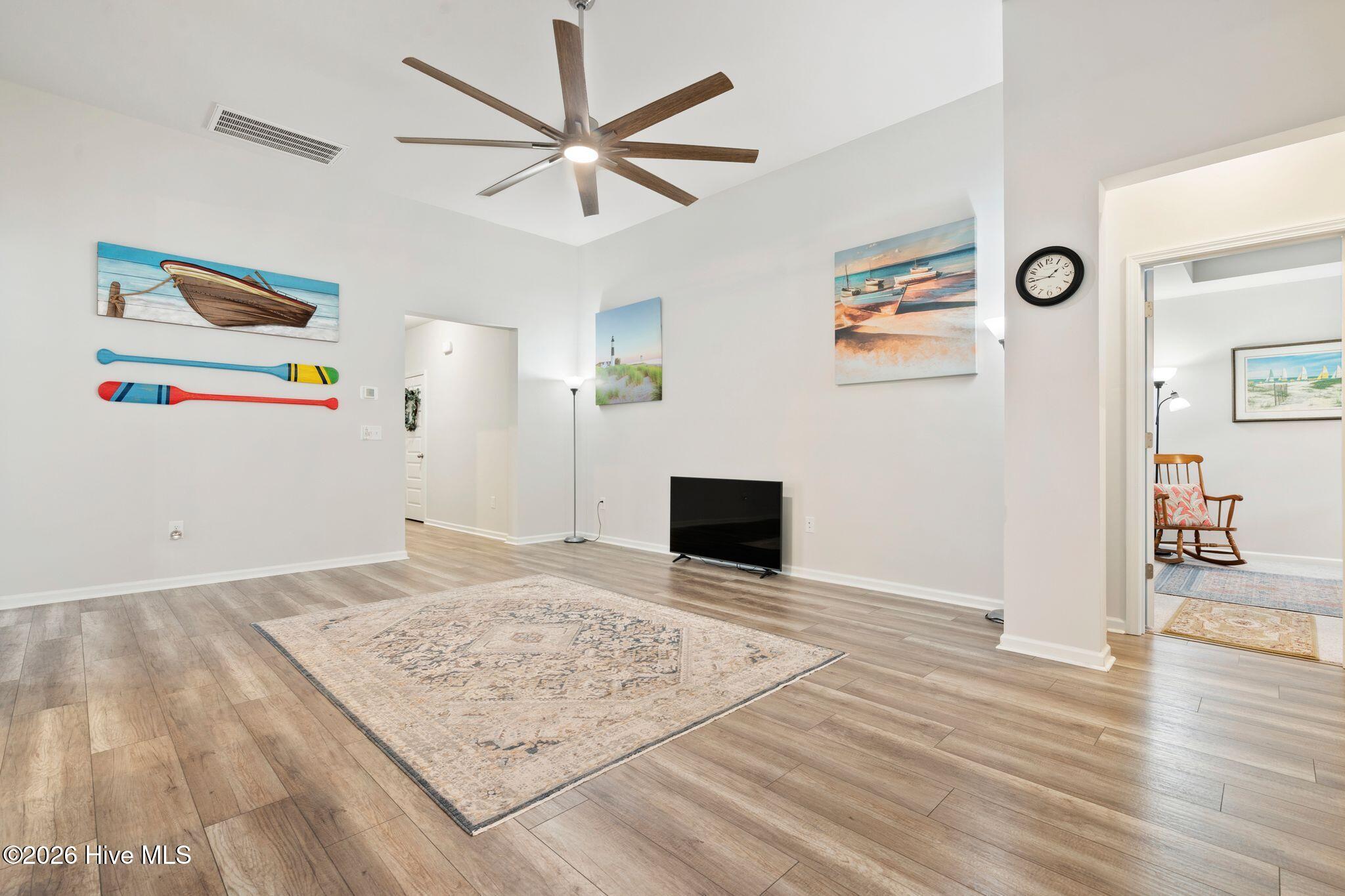 100550488 | Photo 11