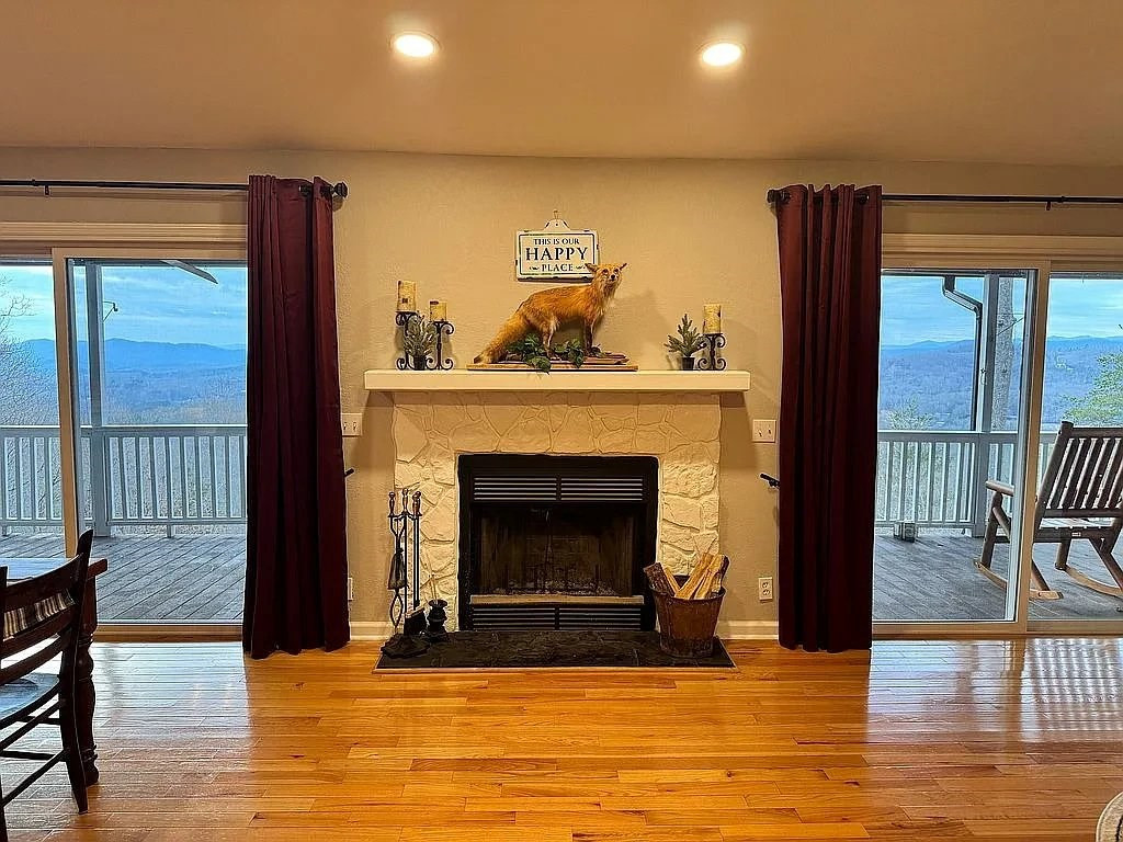 Exterior photo of 7 Lakeview Drive, Hayesville, NC 28904. MLS: 98544272