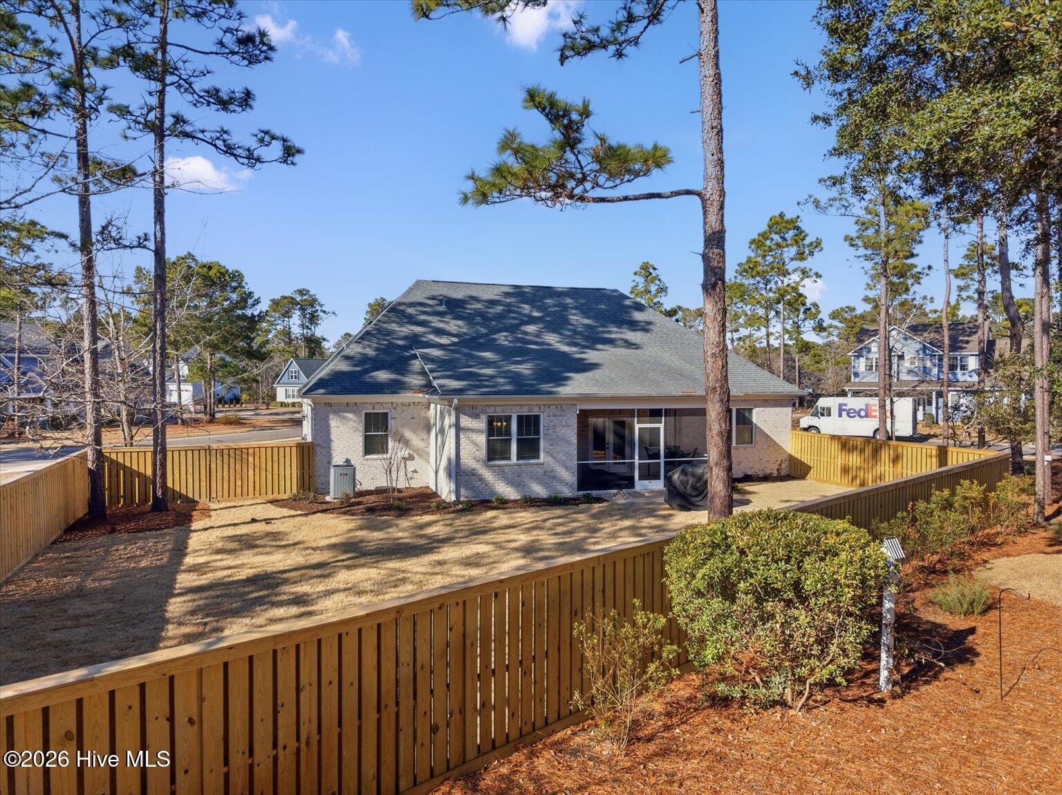 100550413 | Photo 28