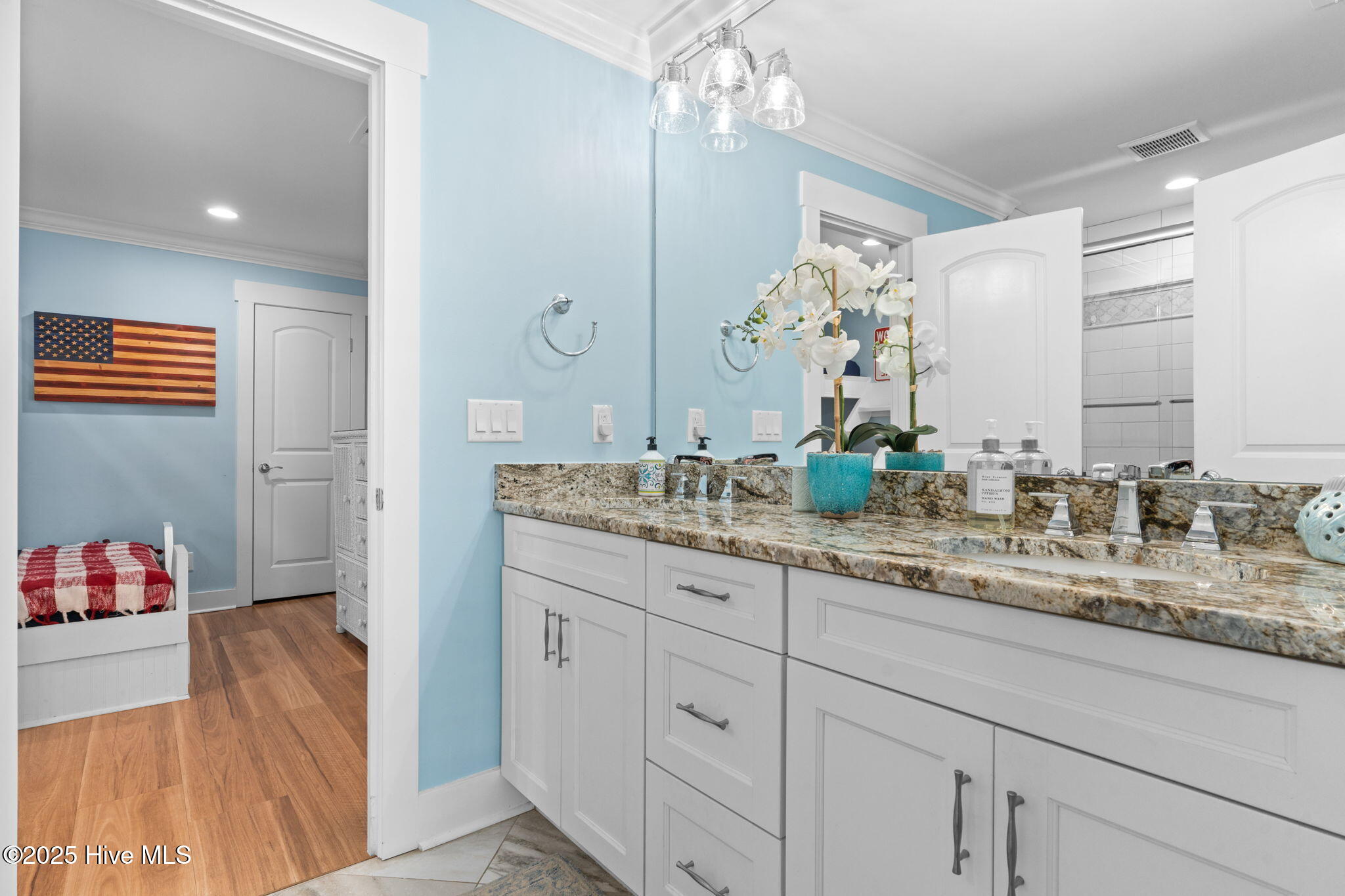 100541677 | Photo 45