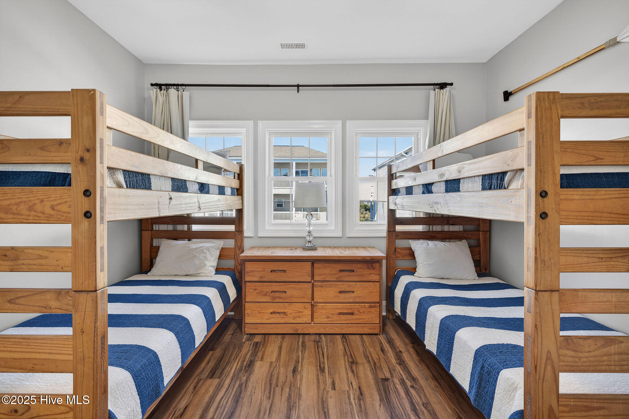 100544779 | Photo 35