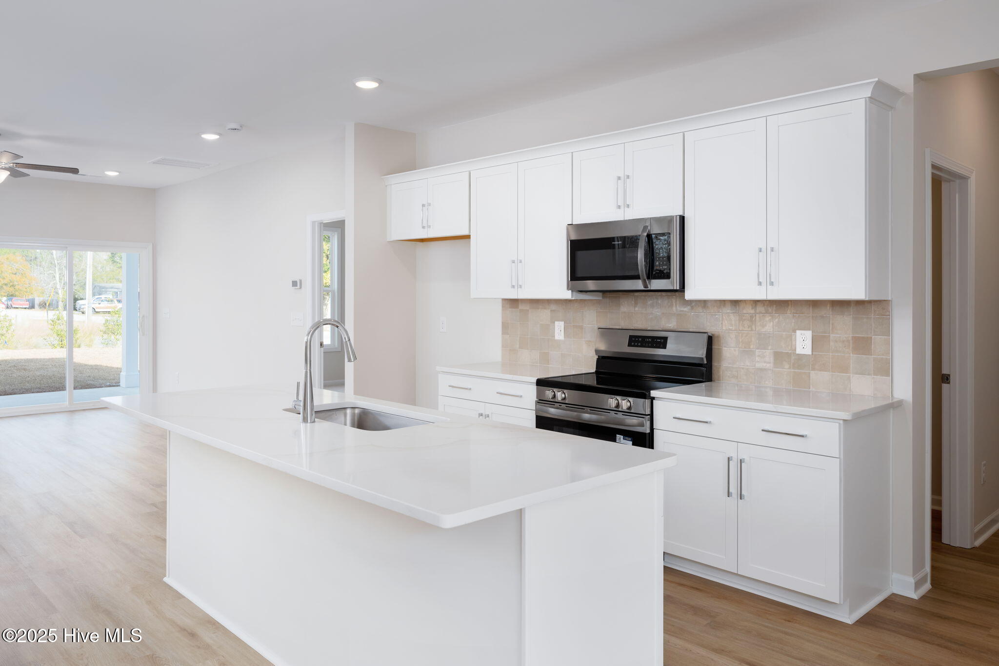 100508287 | Photo 22