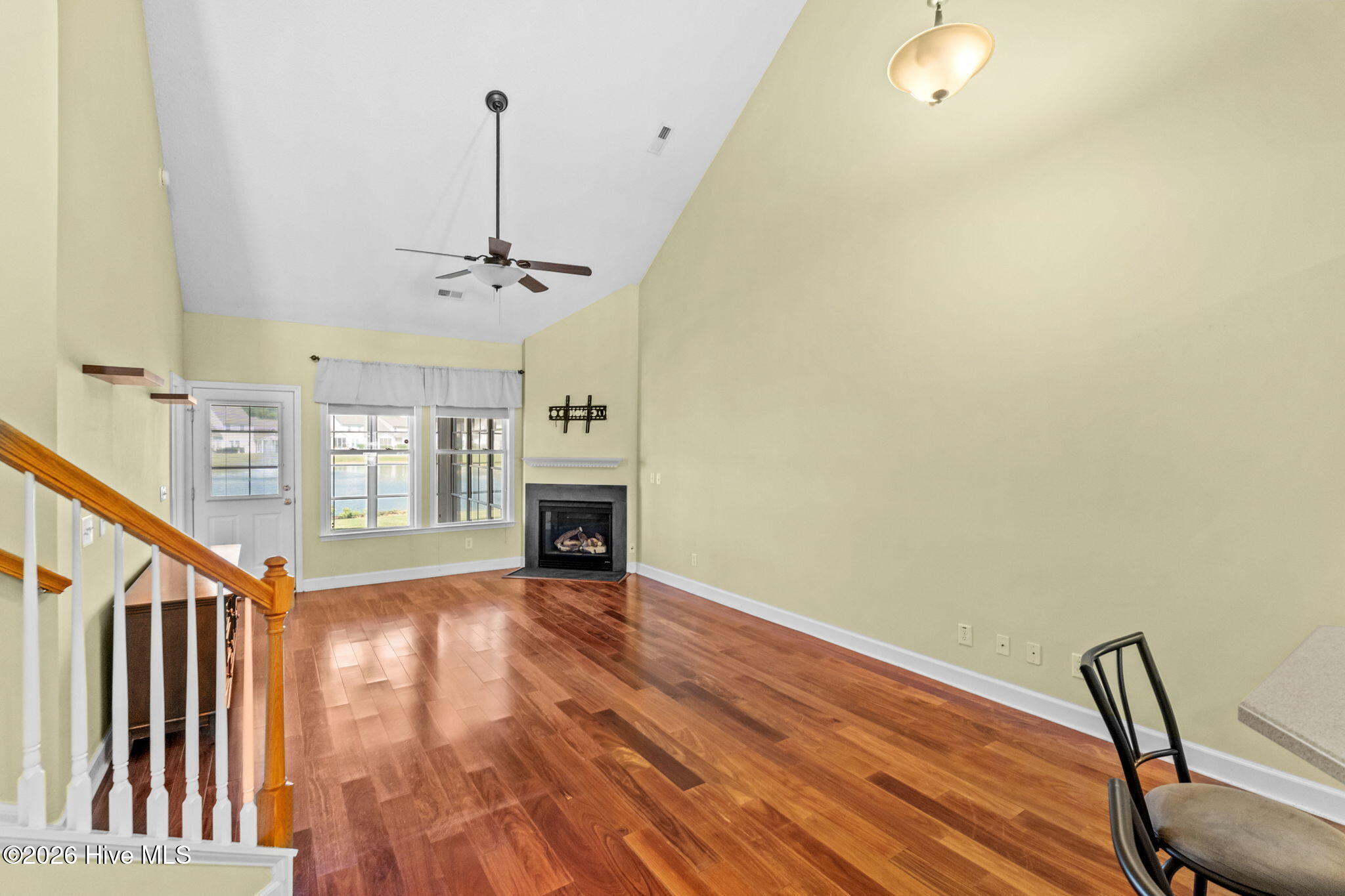 100570340 | Photo 15