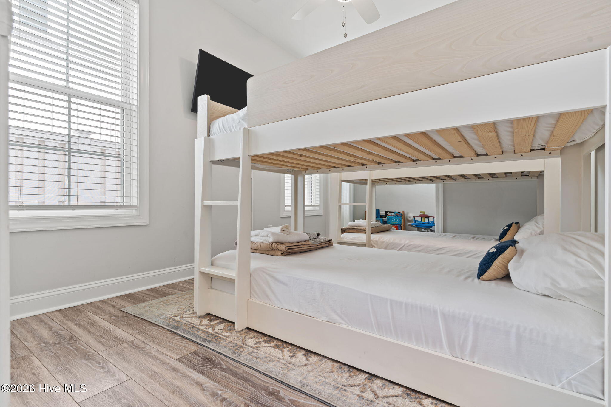 100565767 | Photo 34