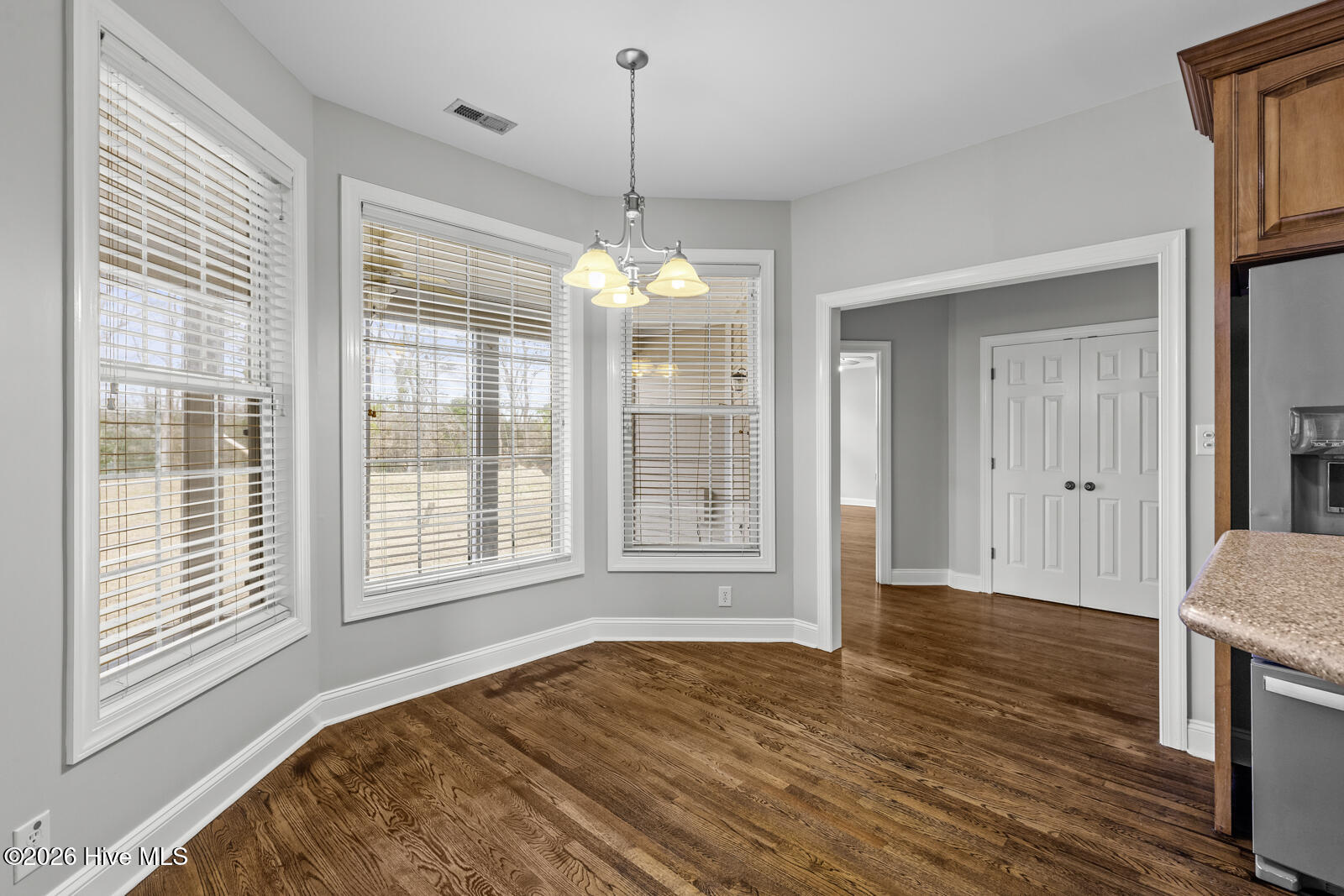 100545911 | Photo 14