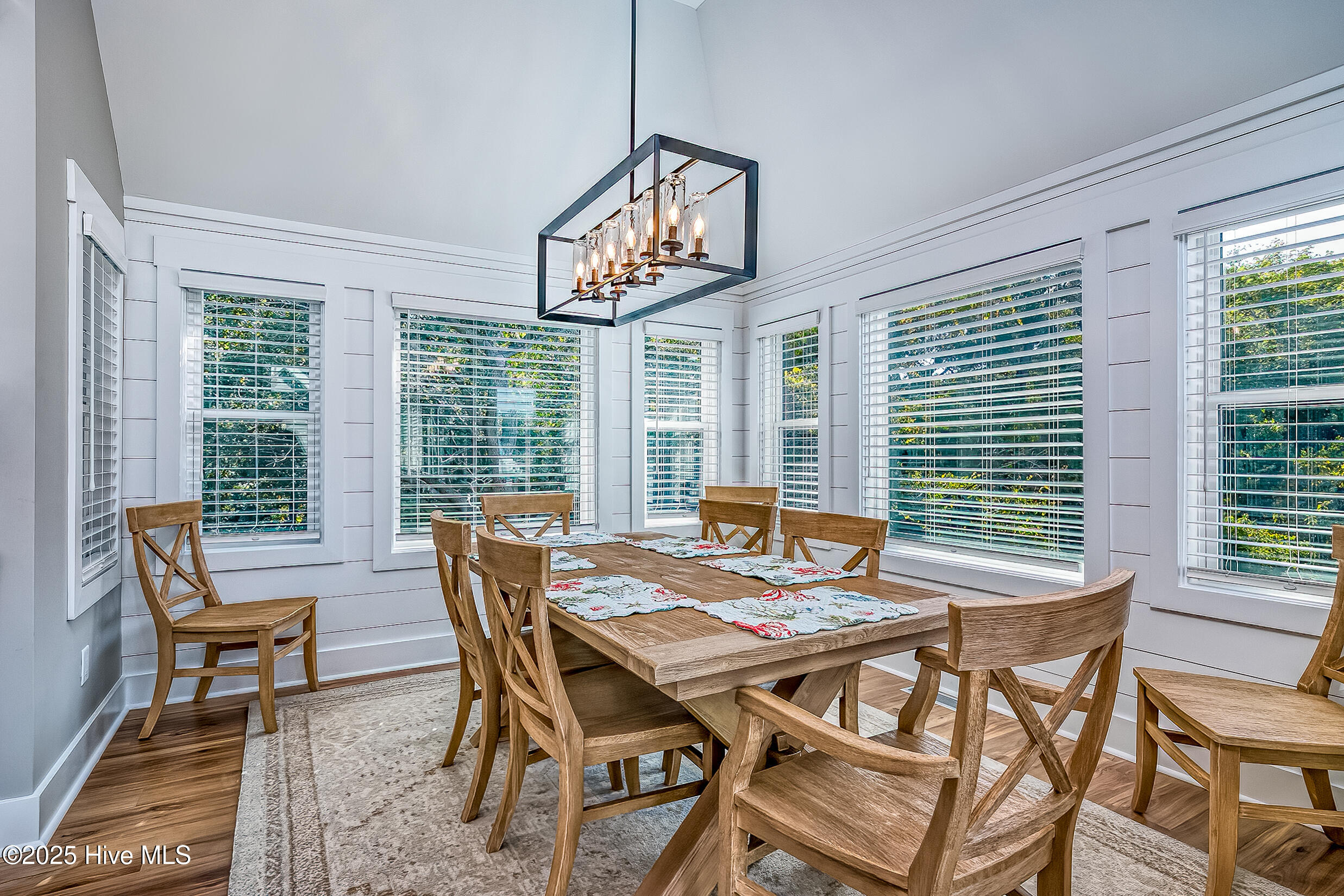 100543334 | Photo 14