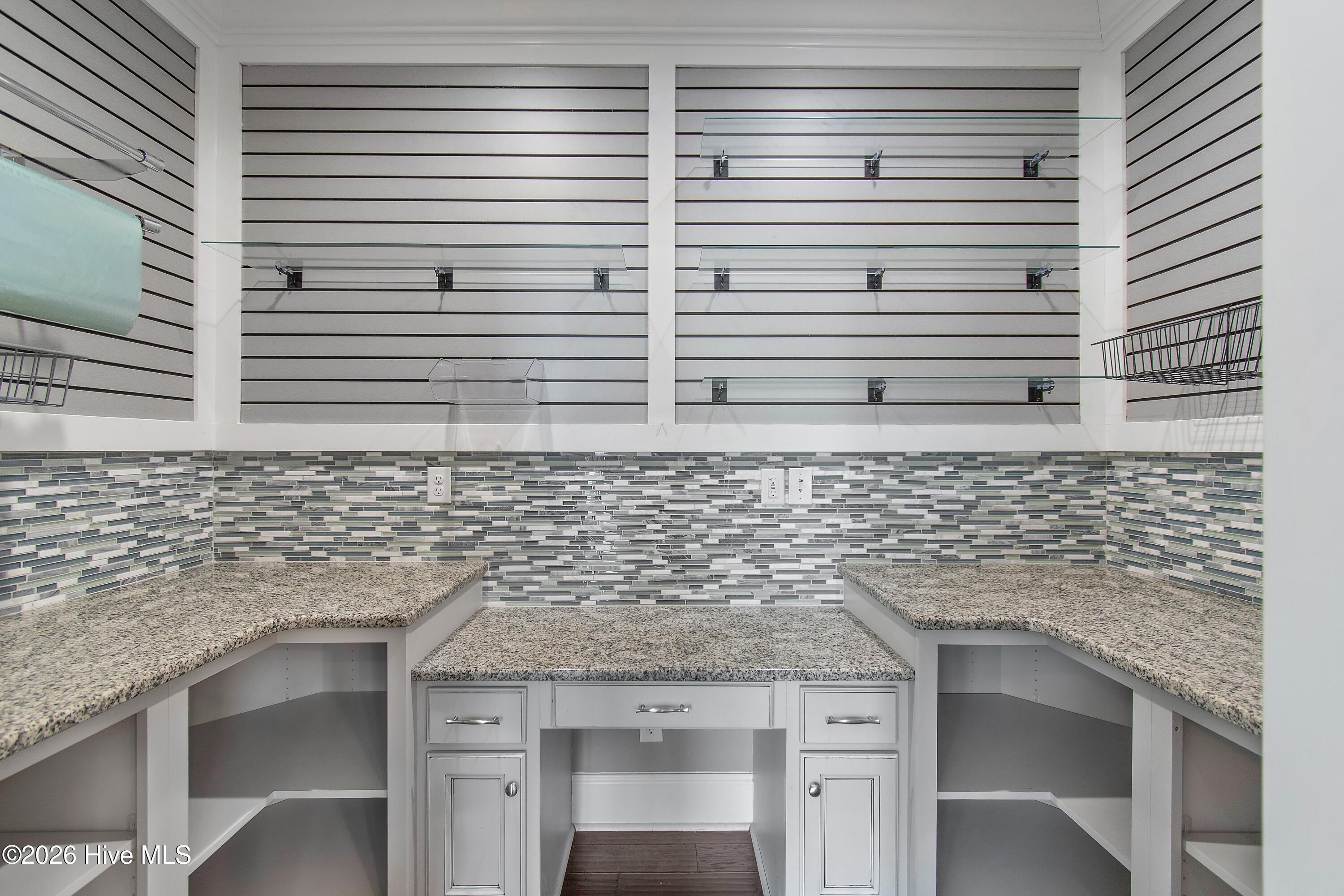 100554022 | Photo 18