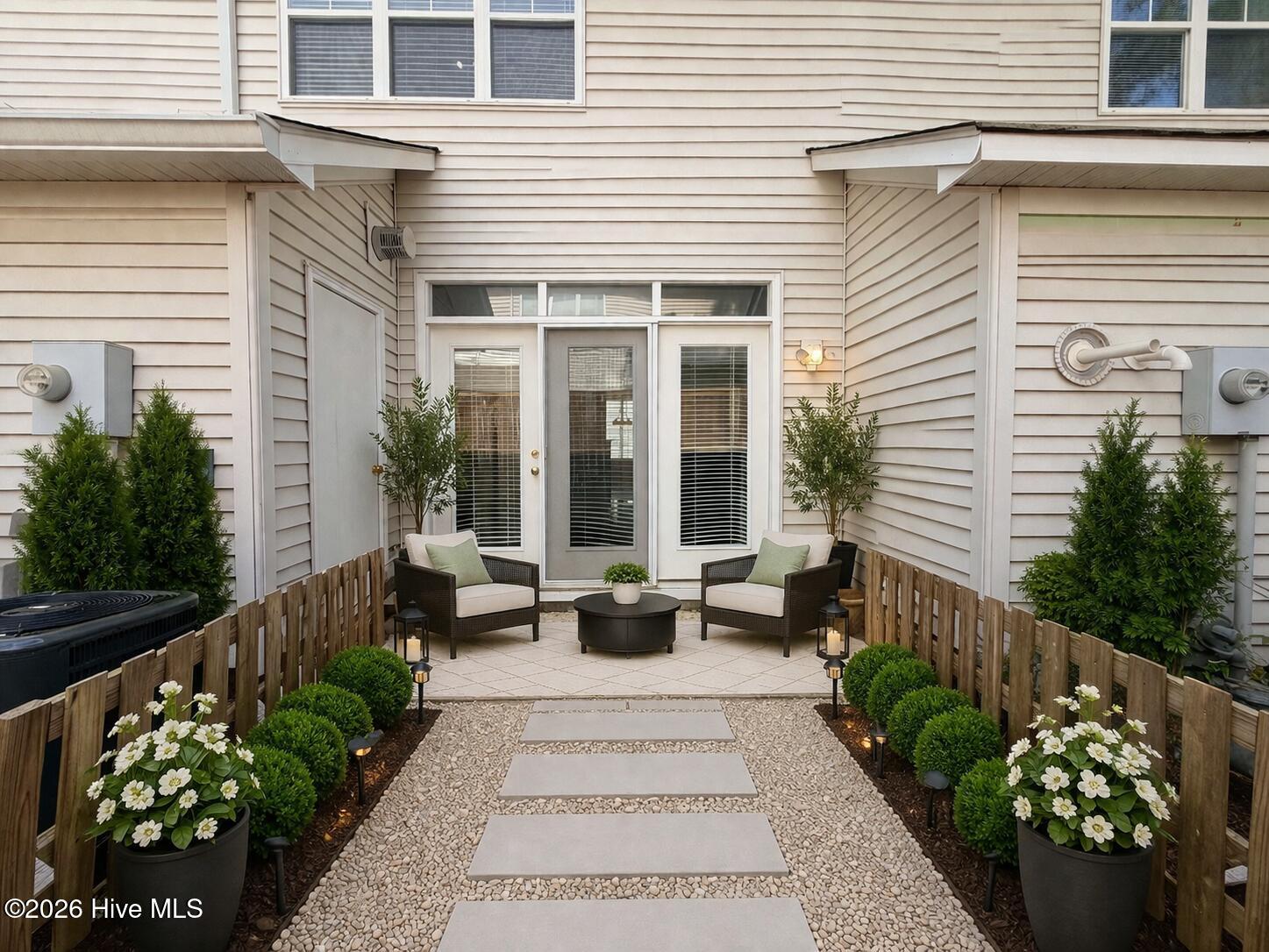 100565370 | Photo 47