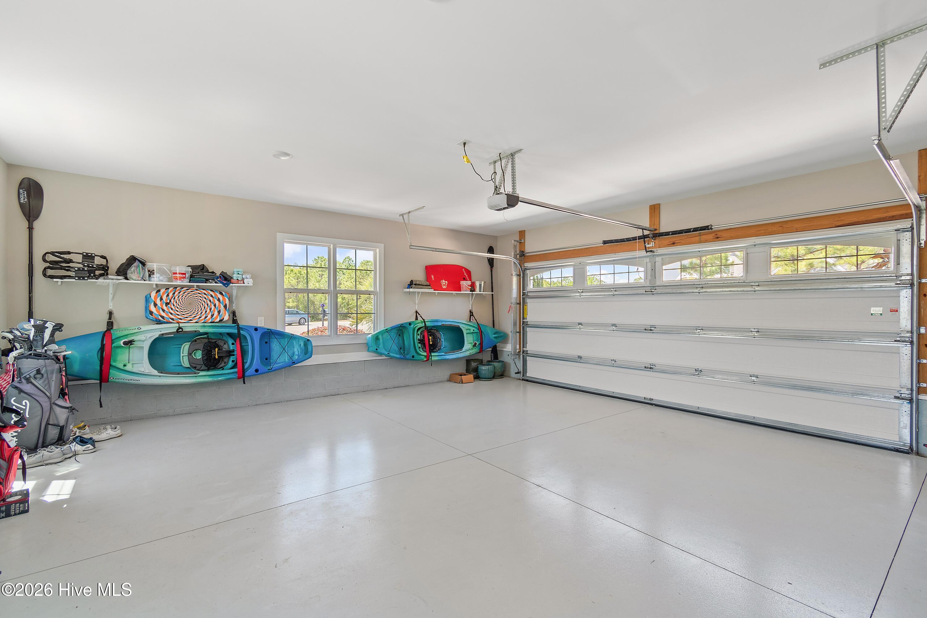 100568990 | Photo 50