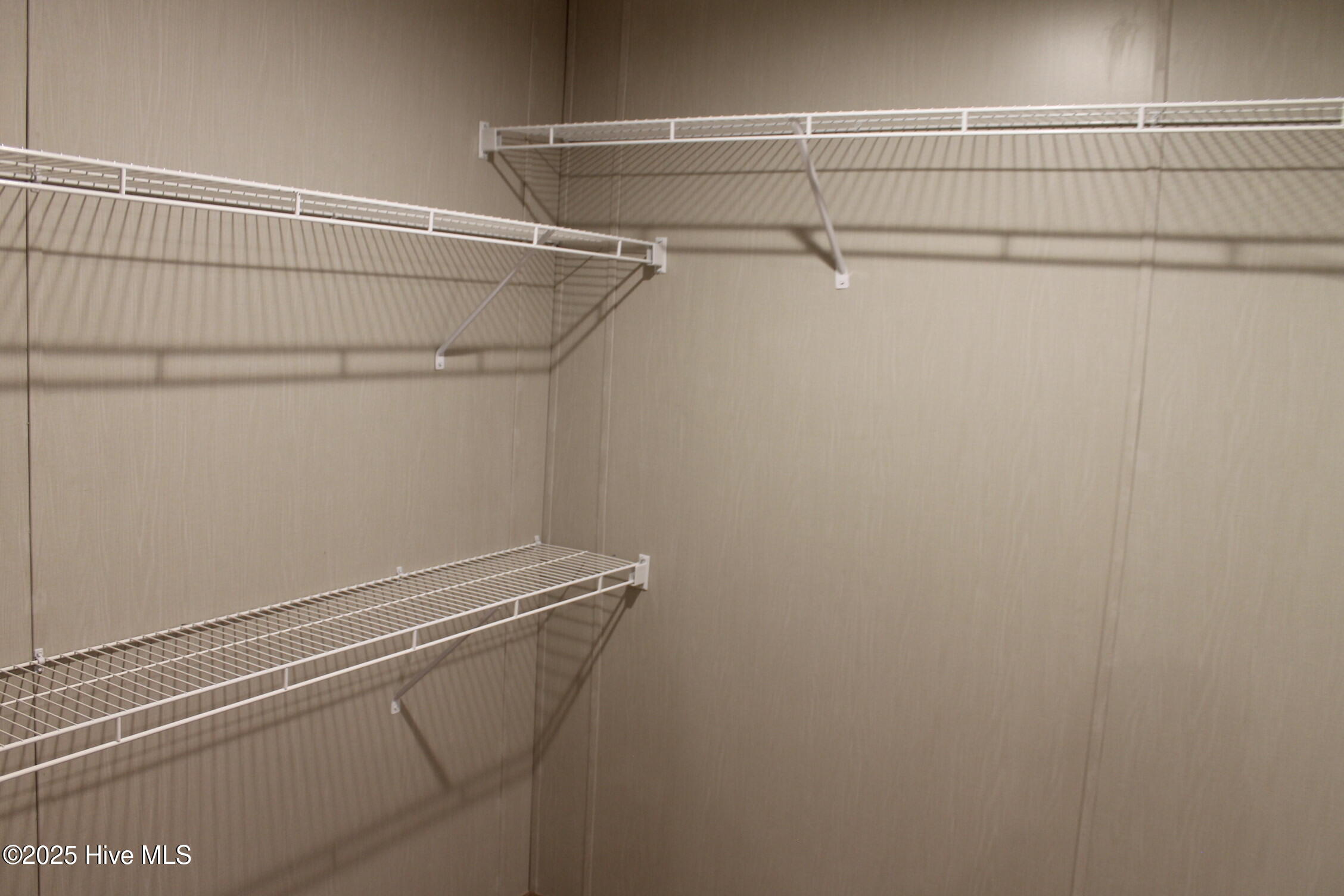 100528403 | Photo 36