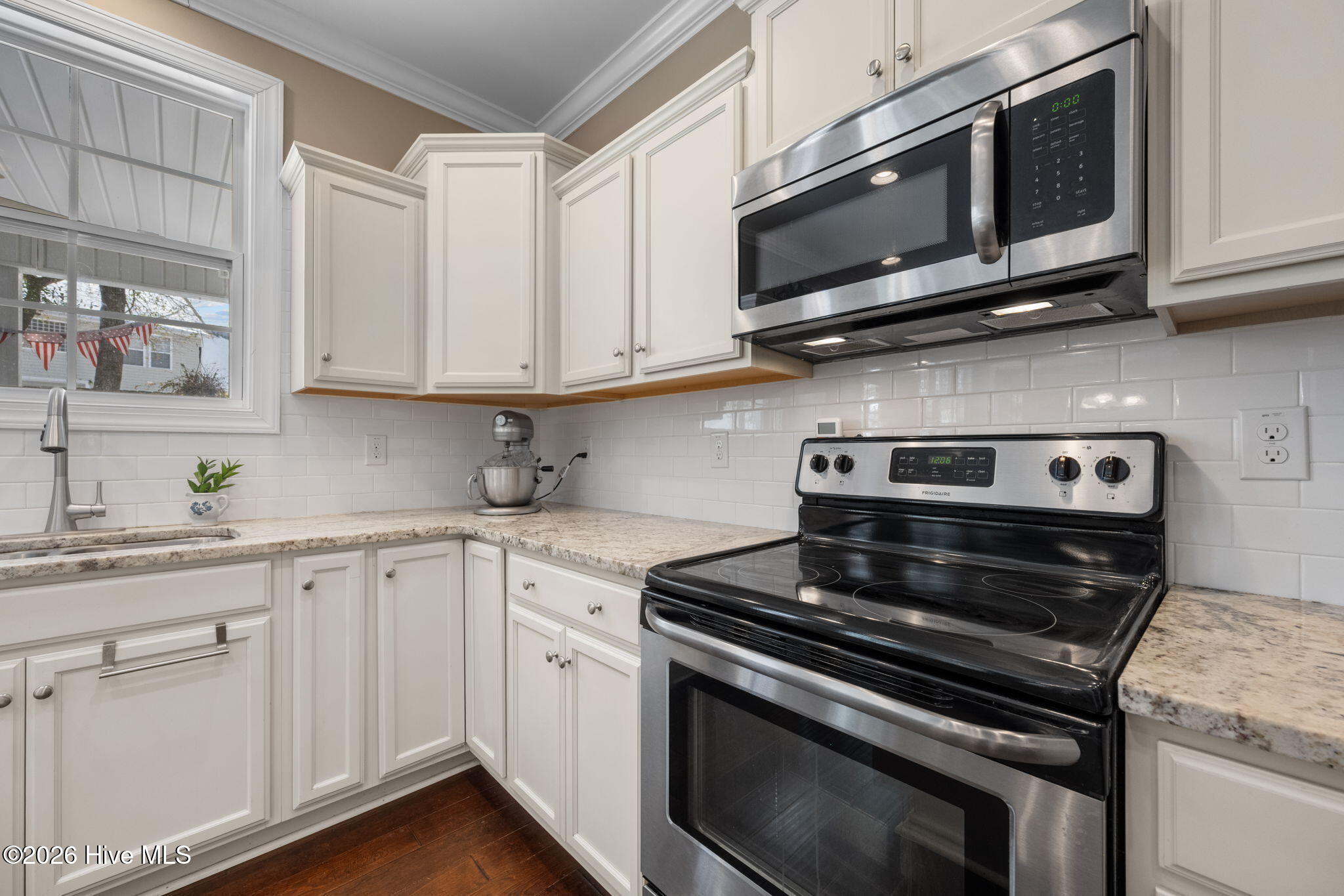 100553408 | Photo 13