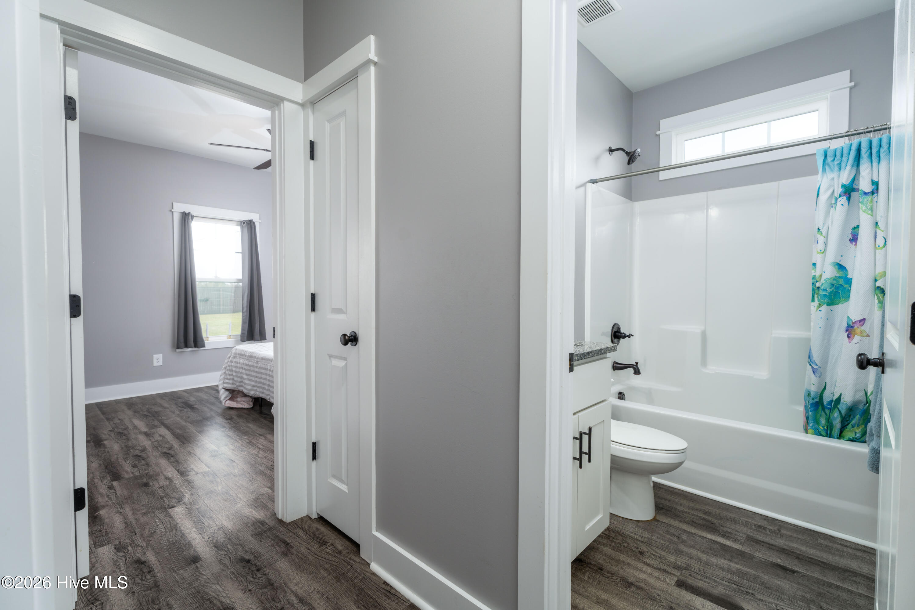 100563882 | Photo 17