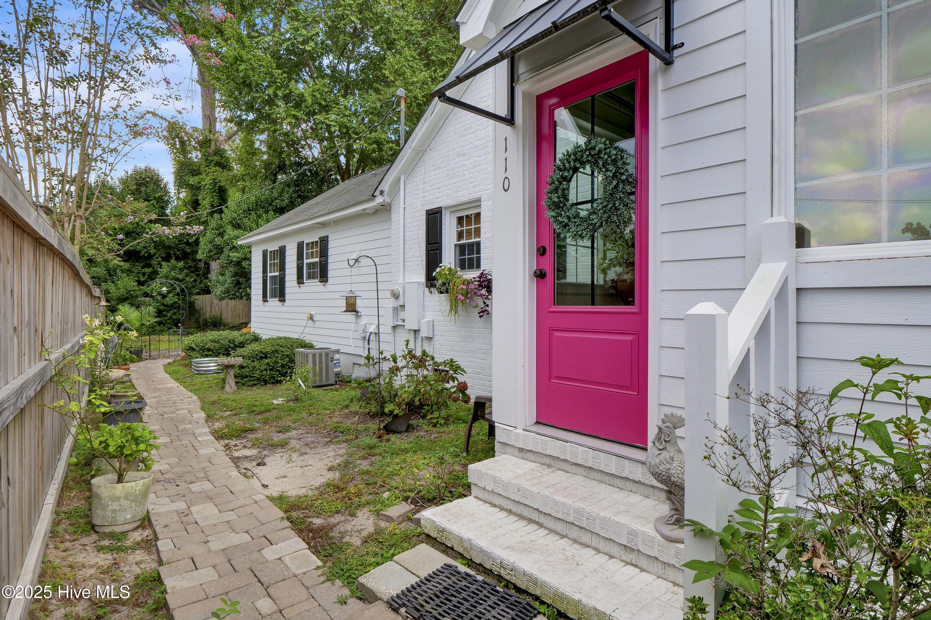 100528167 | Photo 47