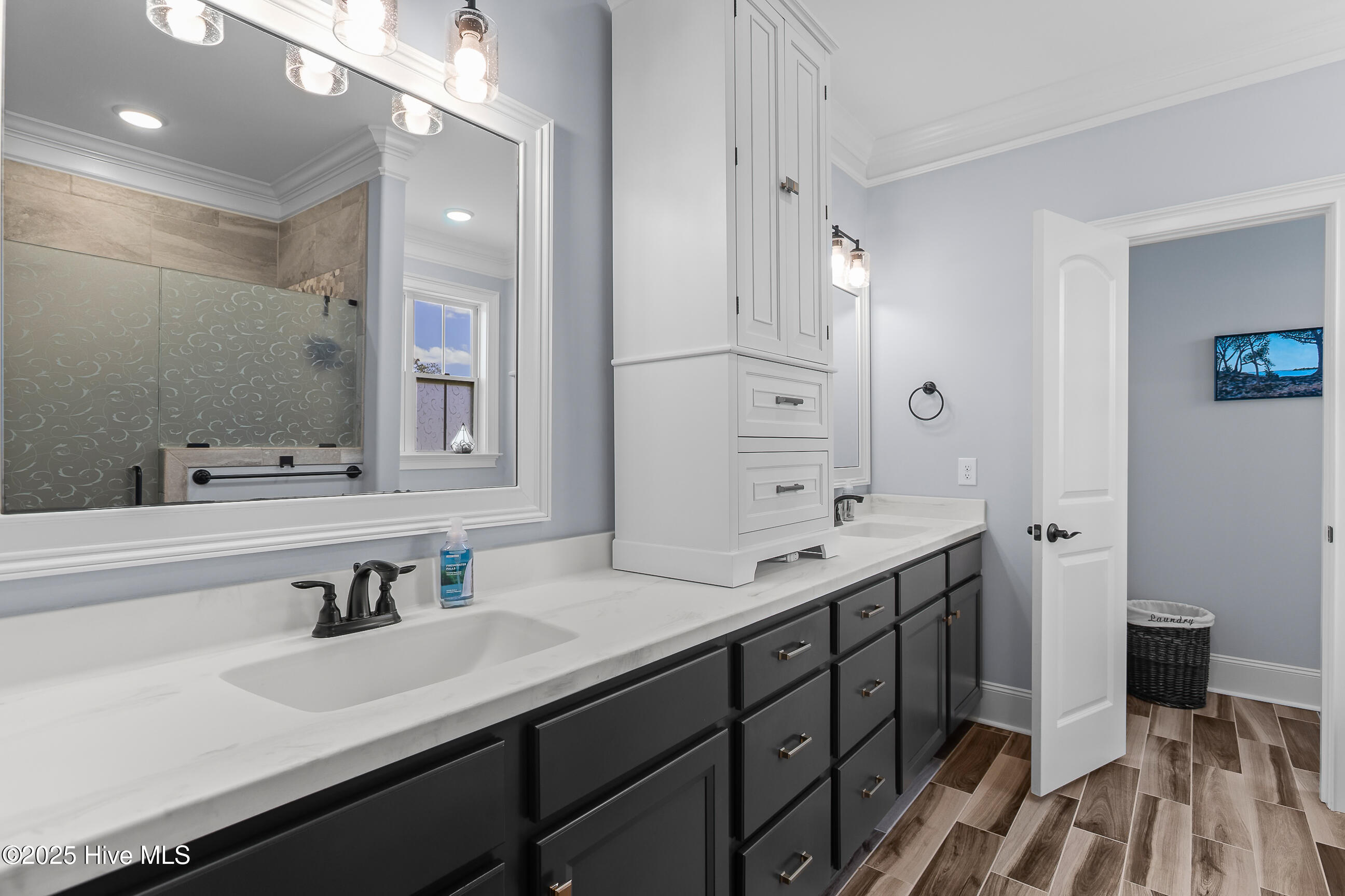 100536190 | Photo 19