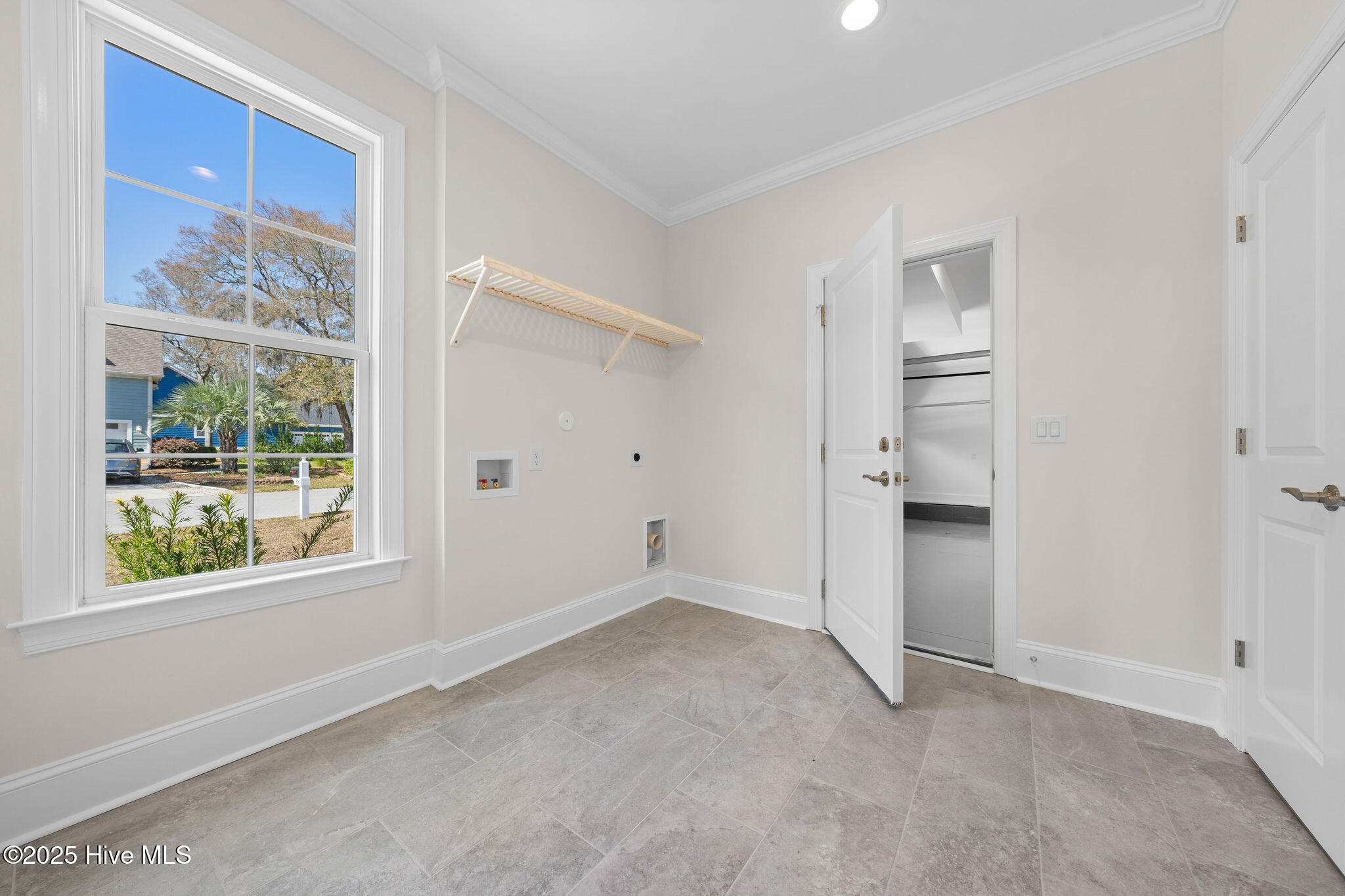 100488997 | Photo 41