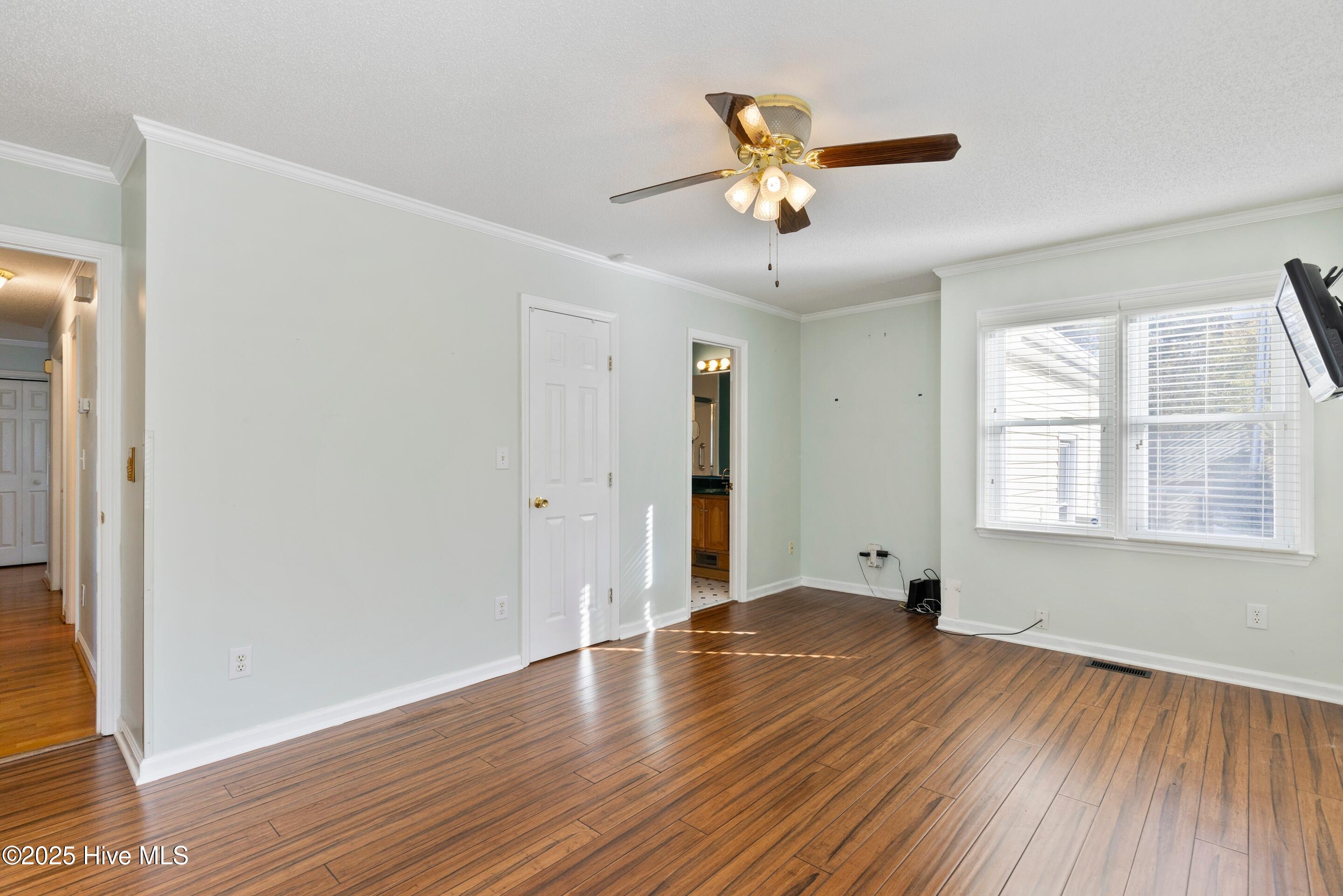 100540586 | Photo 31