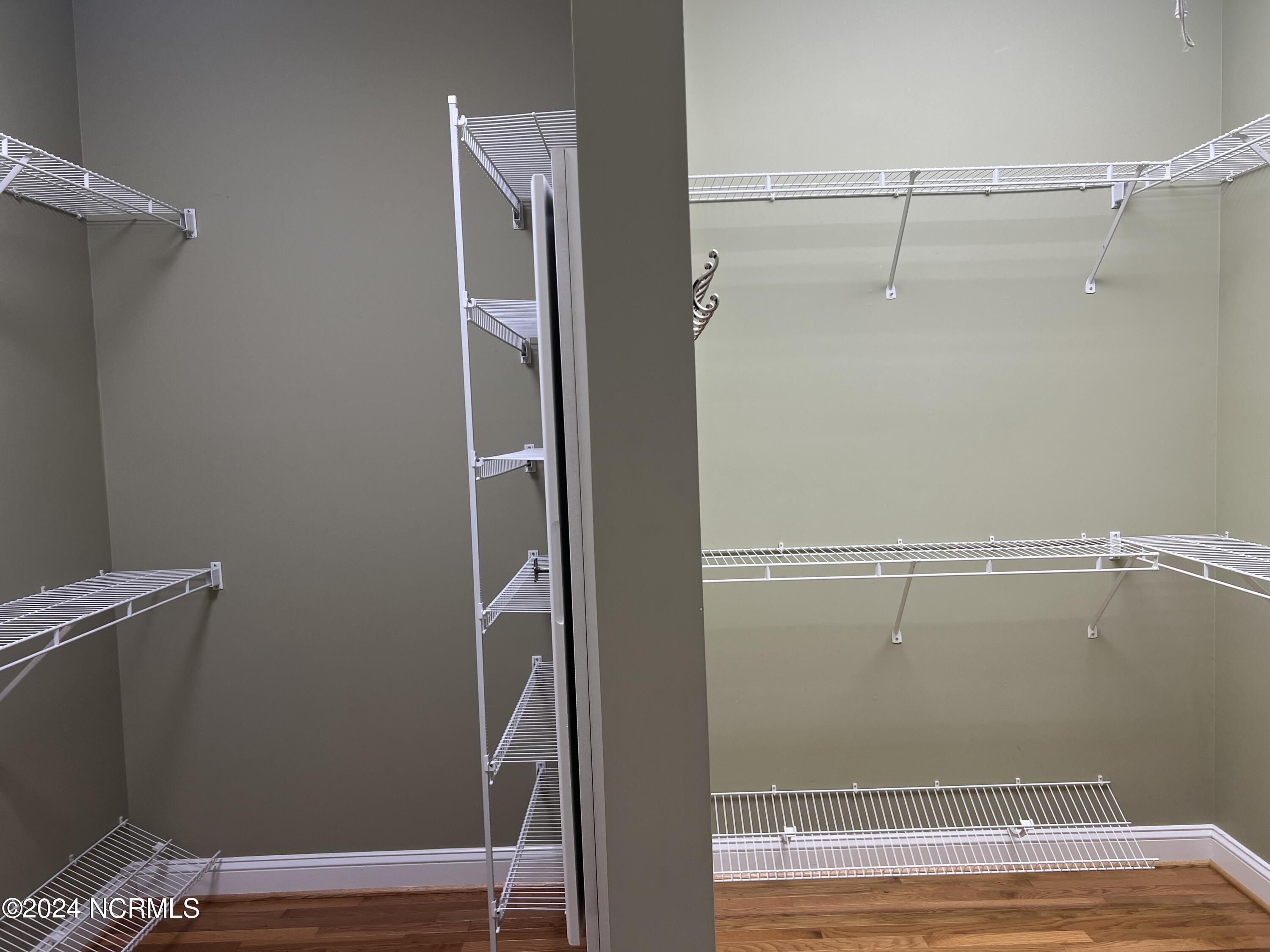 100545108 | Photo 11