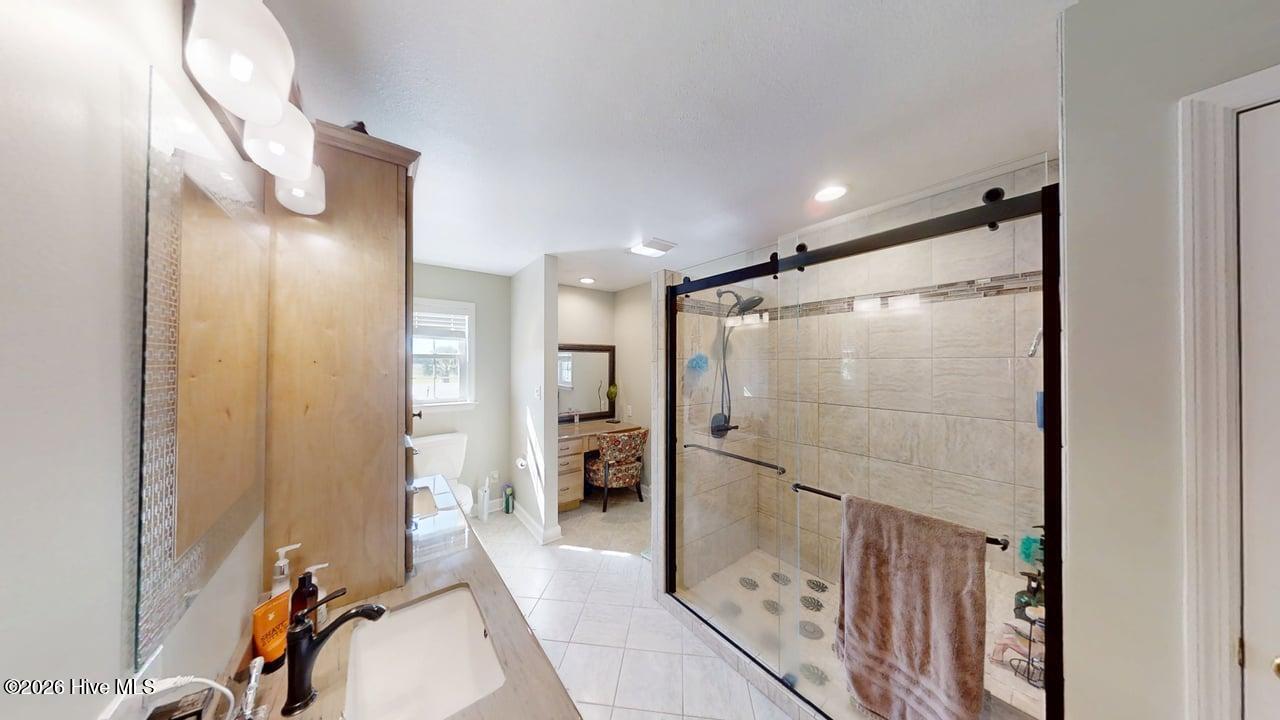 100570322 | Photo 22