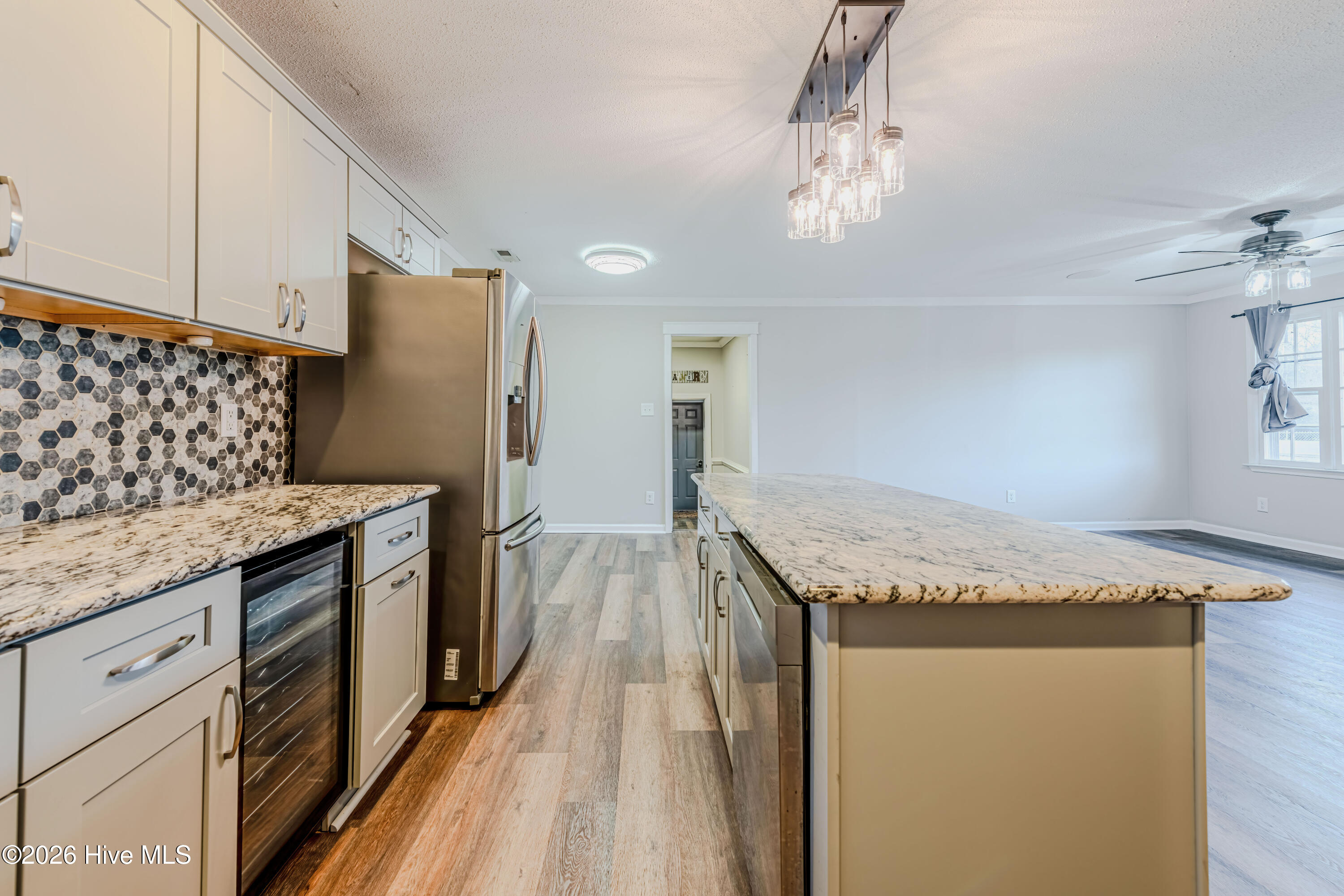 100549124 | Photo 15