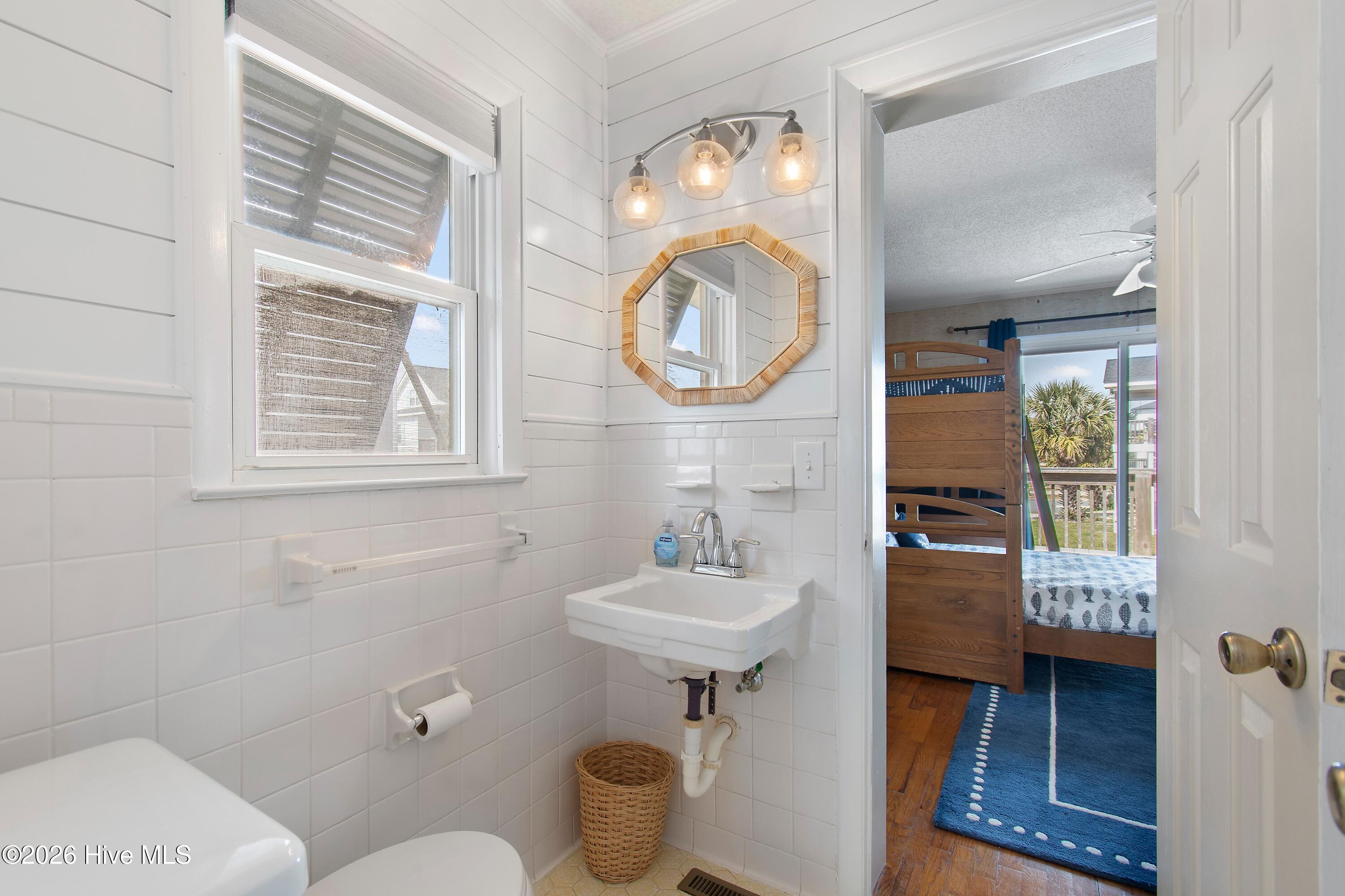 100561675 | Photo 33