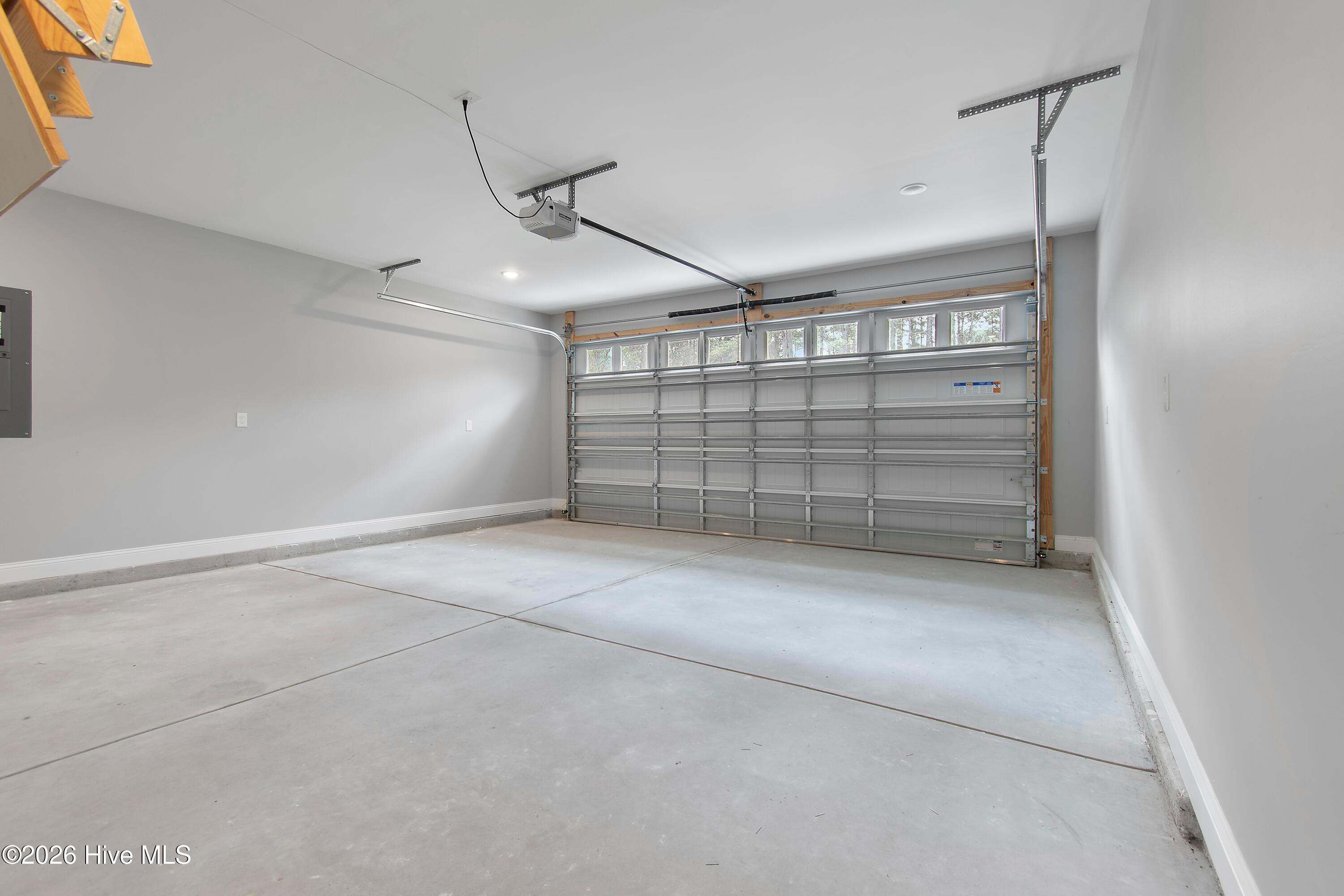 100563159 | Photo 22