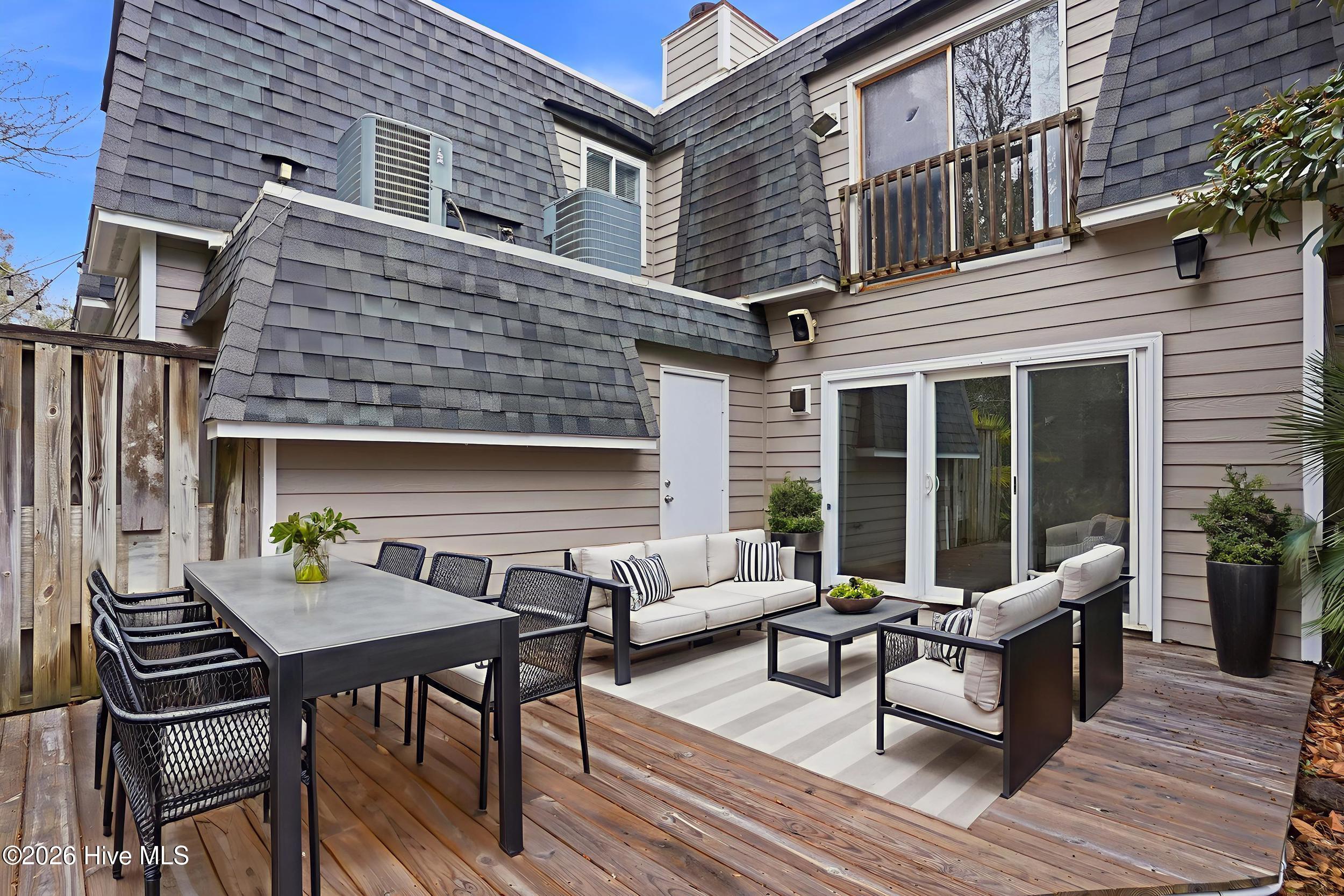 100557248 | Photo 28