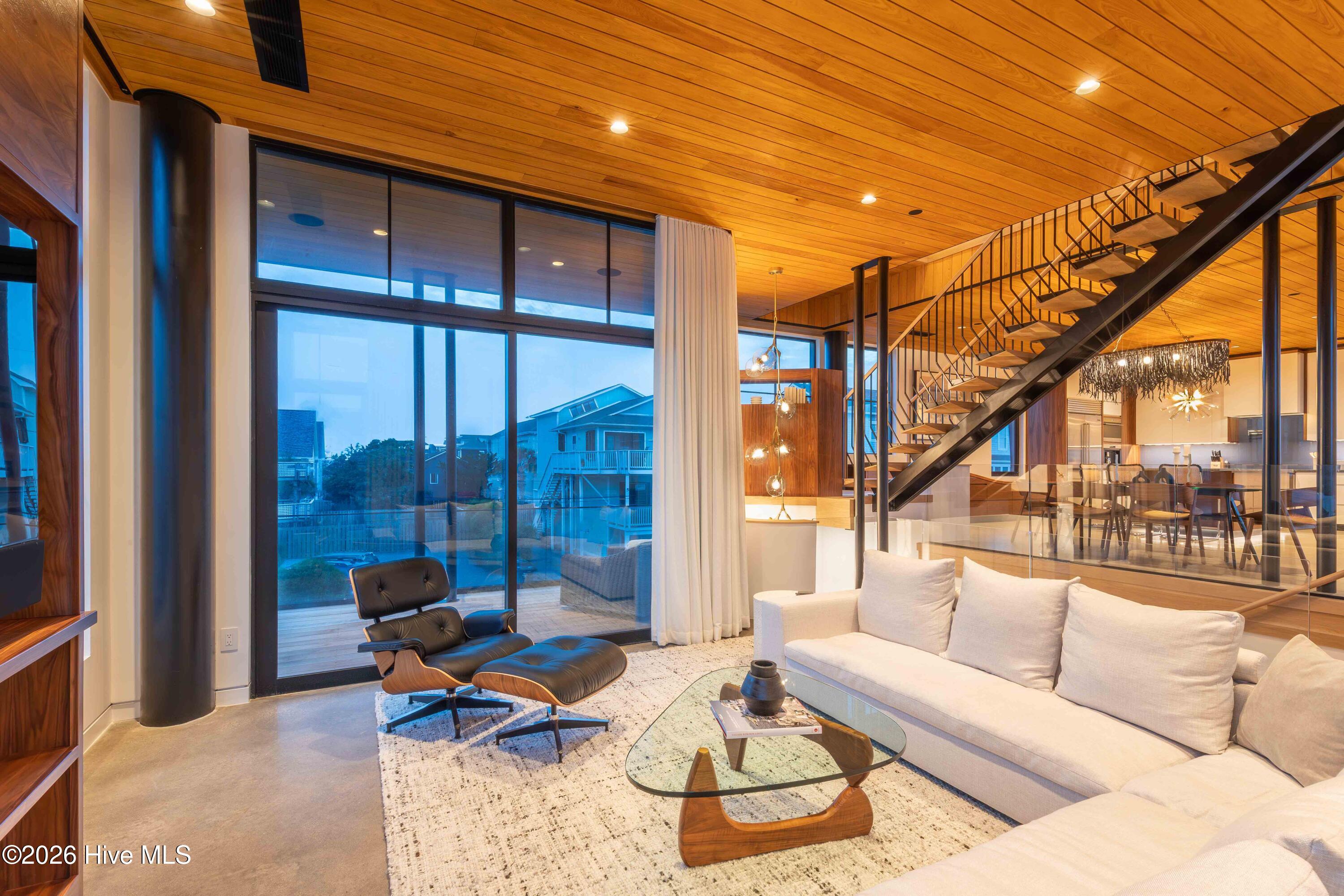 100554163 | Photo 16