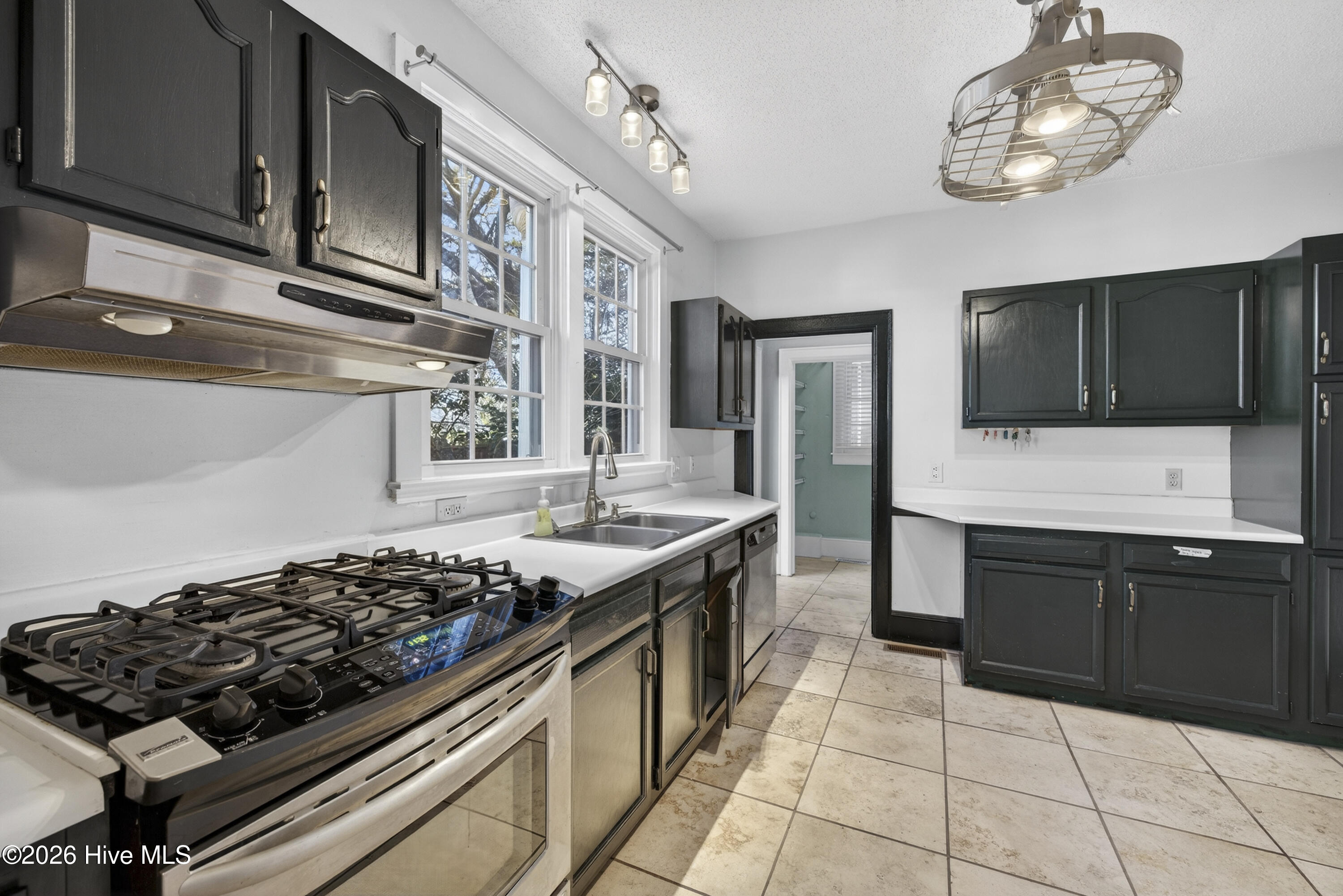 100540787 | Photo 13