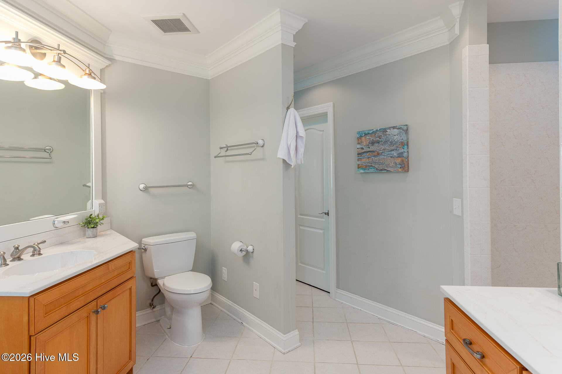 100562037 | Photo 50