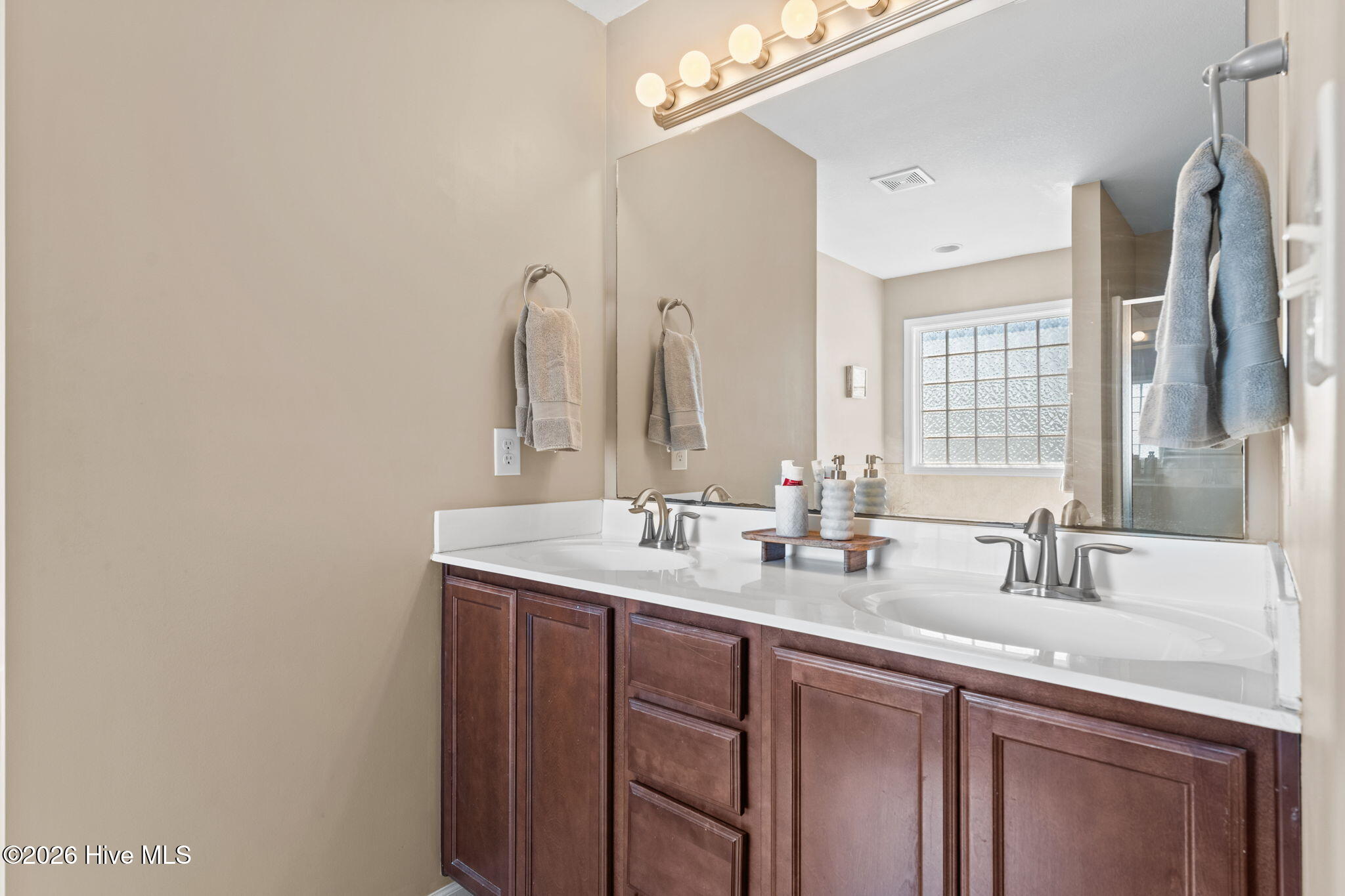 100557328 | Photo 29