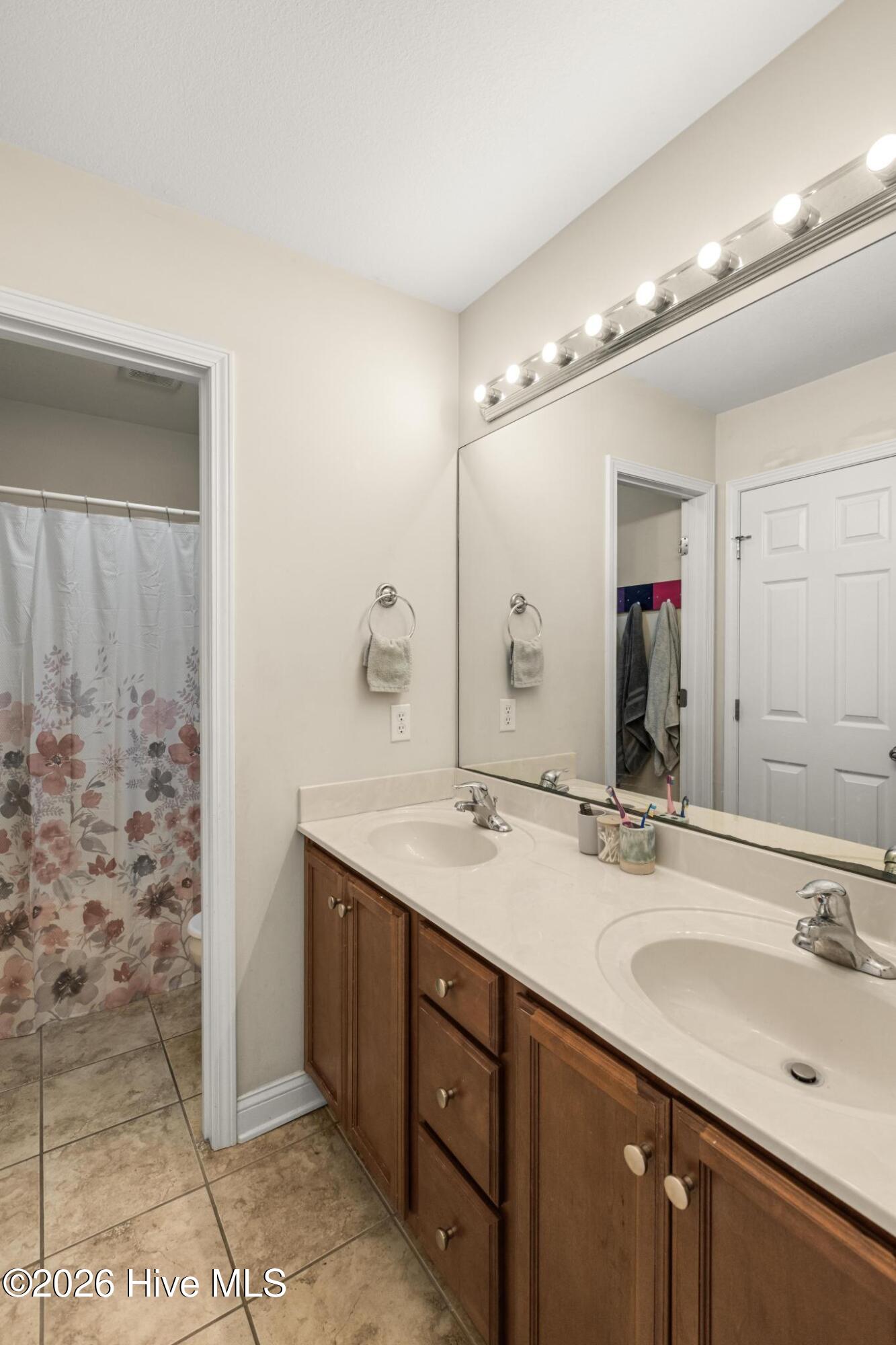 100566886 | Photo 27