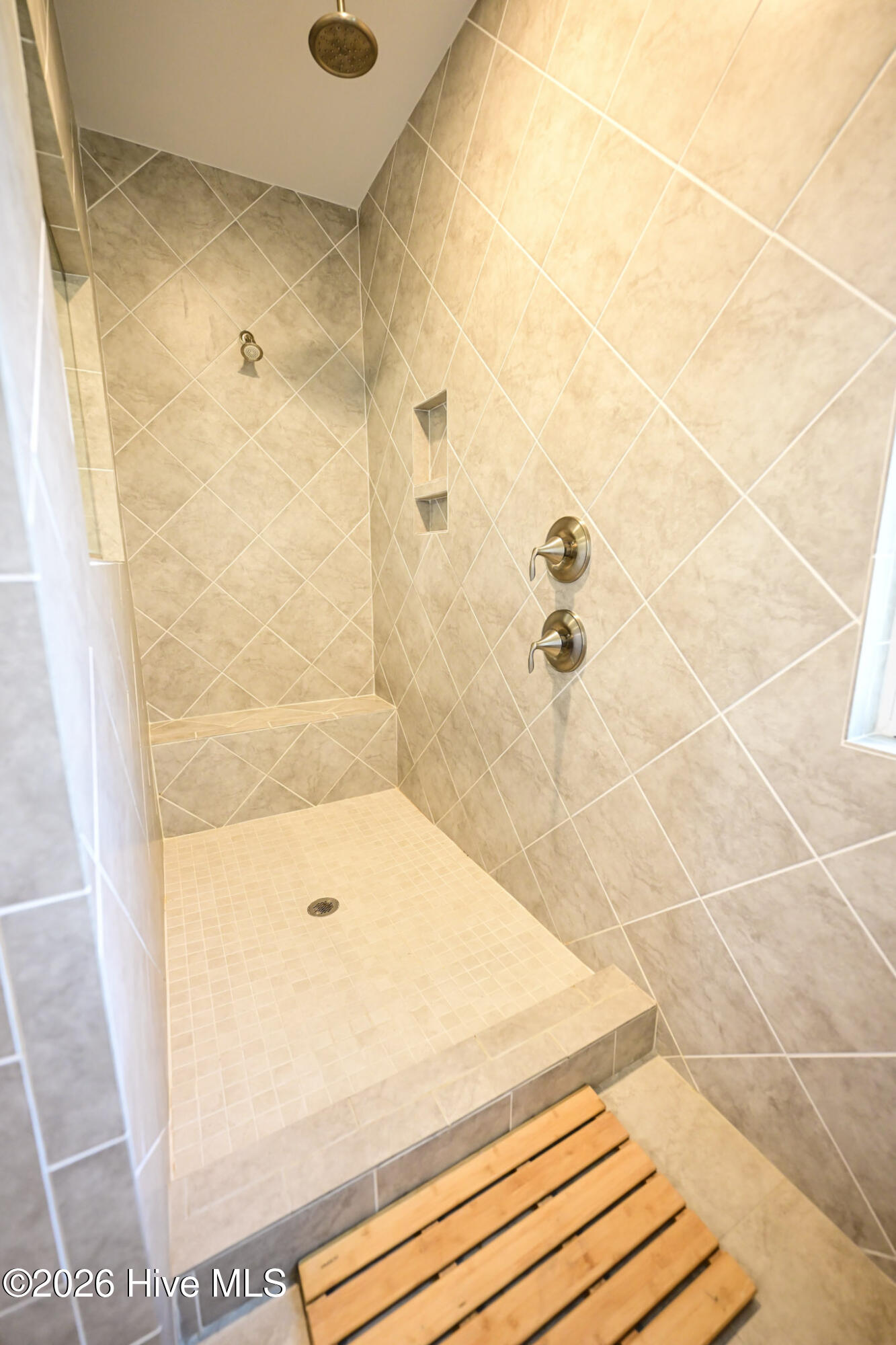 100570213 | Photo 20