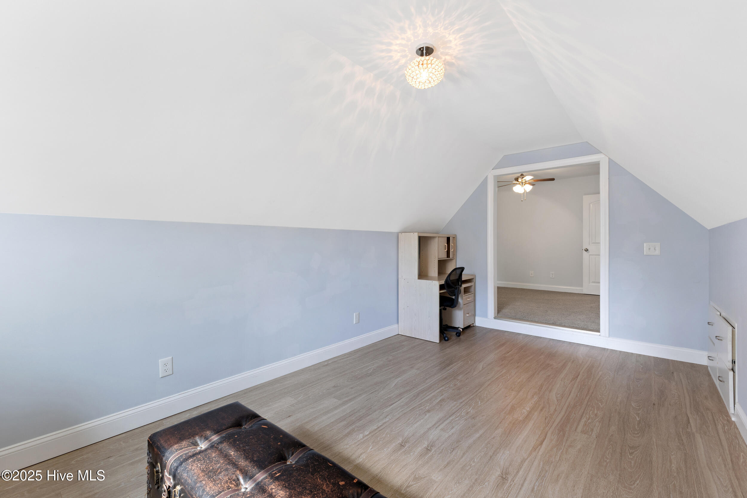 100533307 | Photo 33