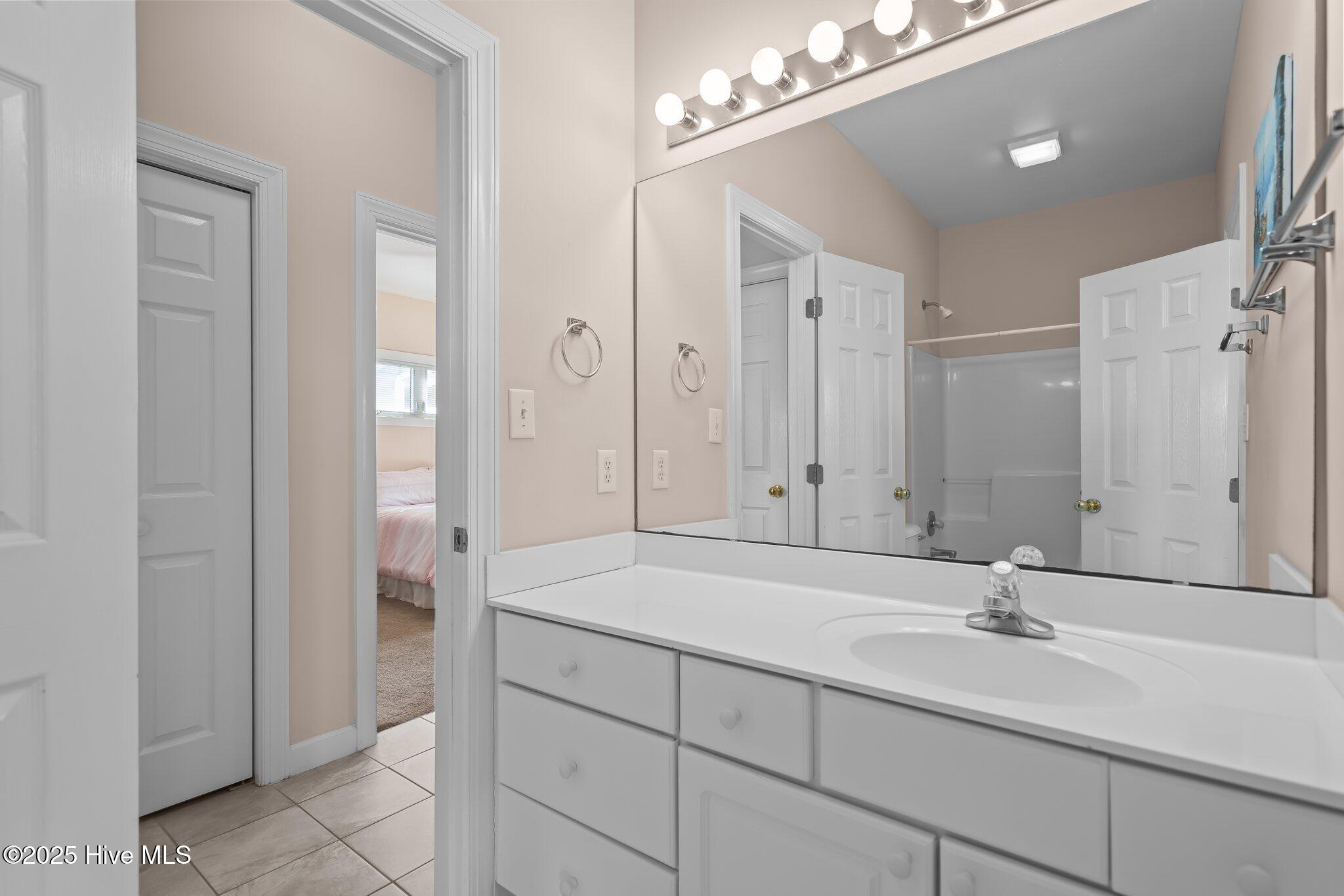 100506590 | Photo 40