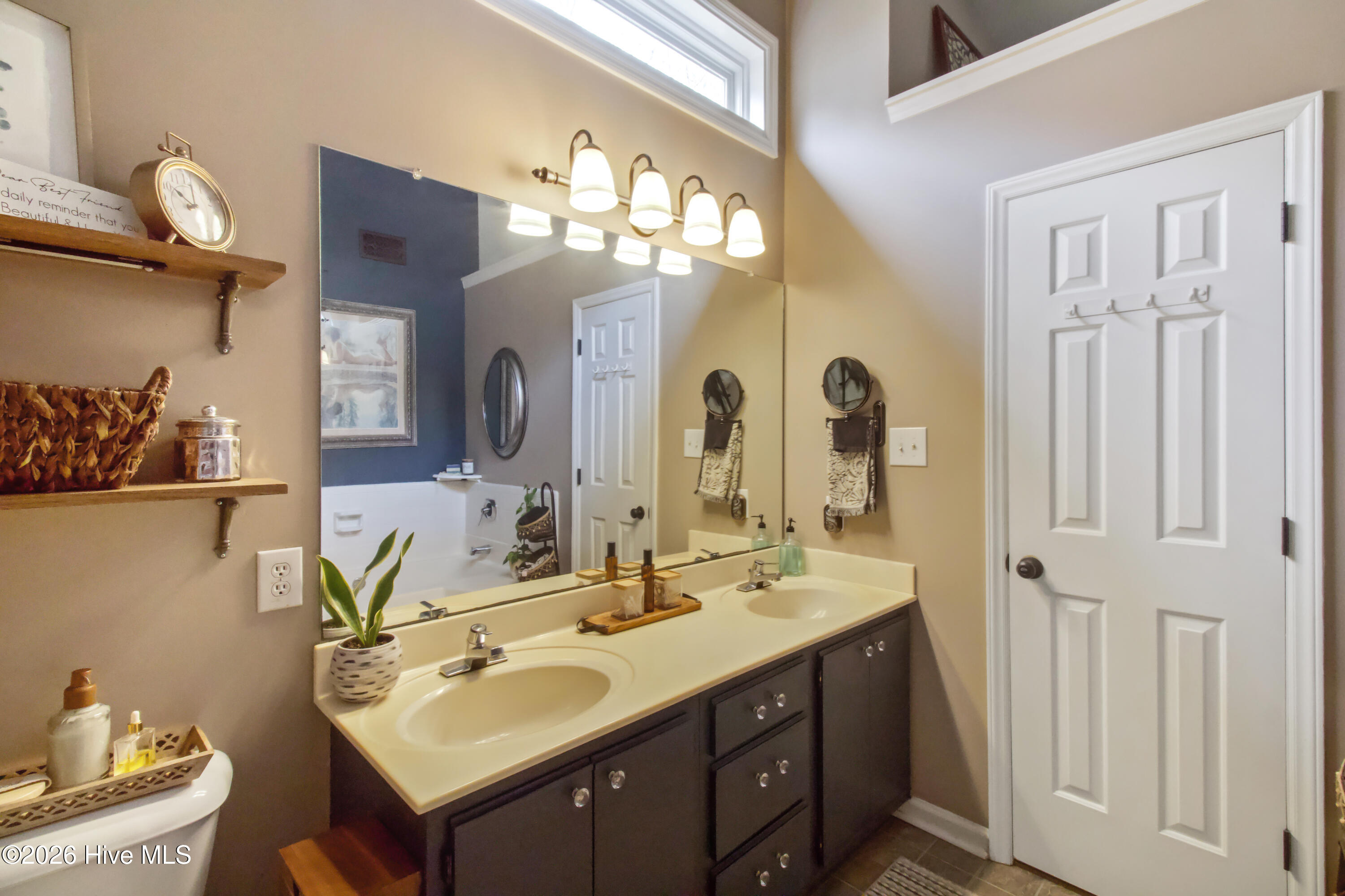 100559639 | Photo 29