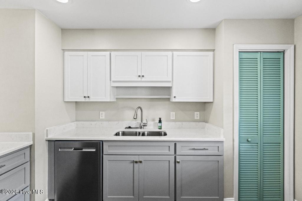 100570465 | Photo 17