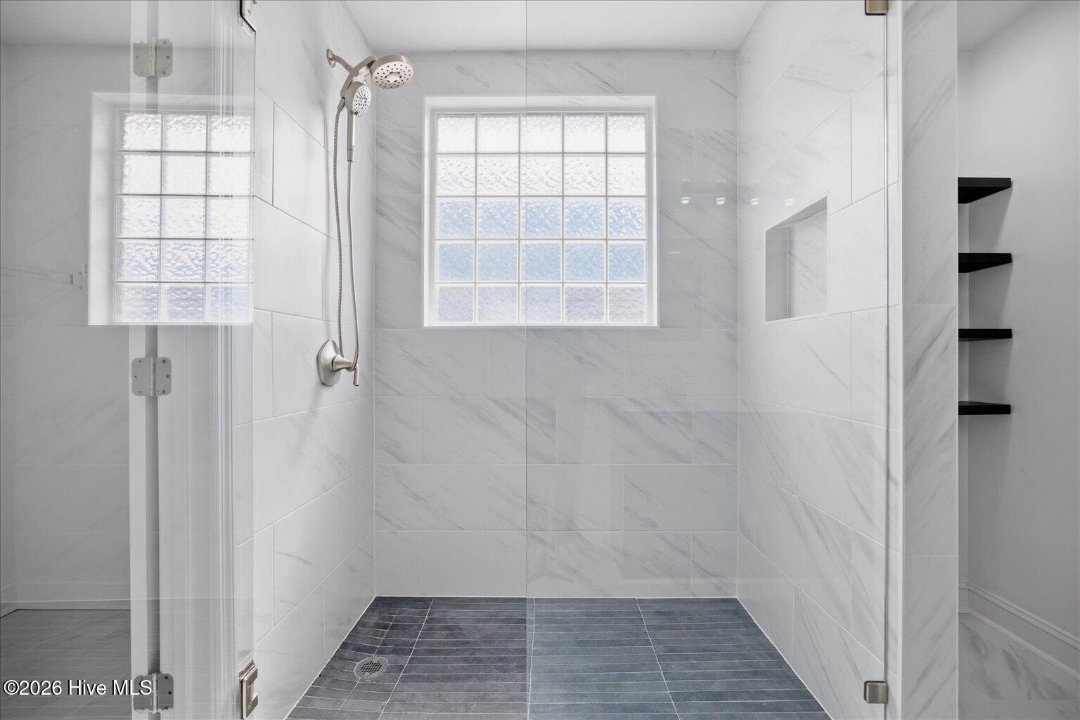 100557430 | Photo 30