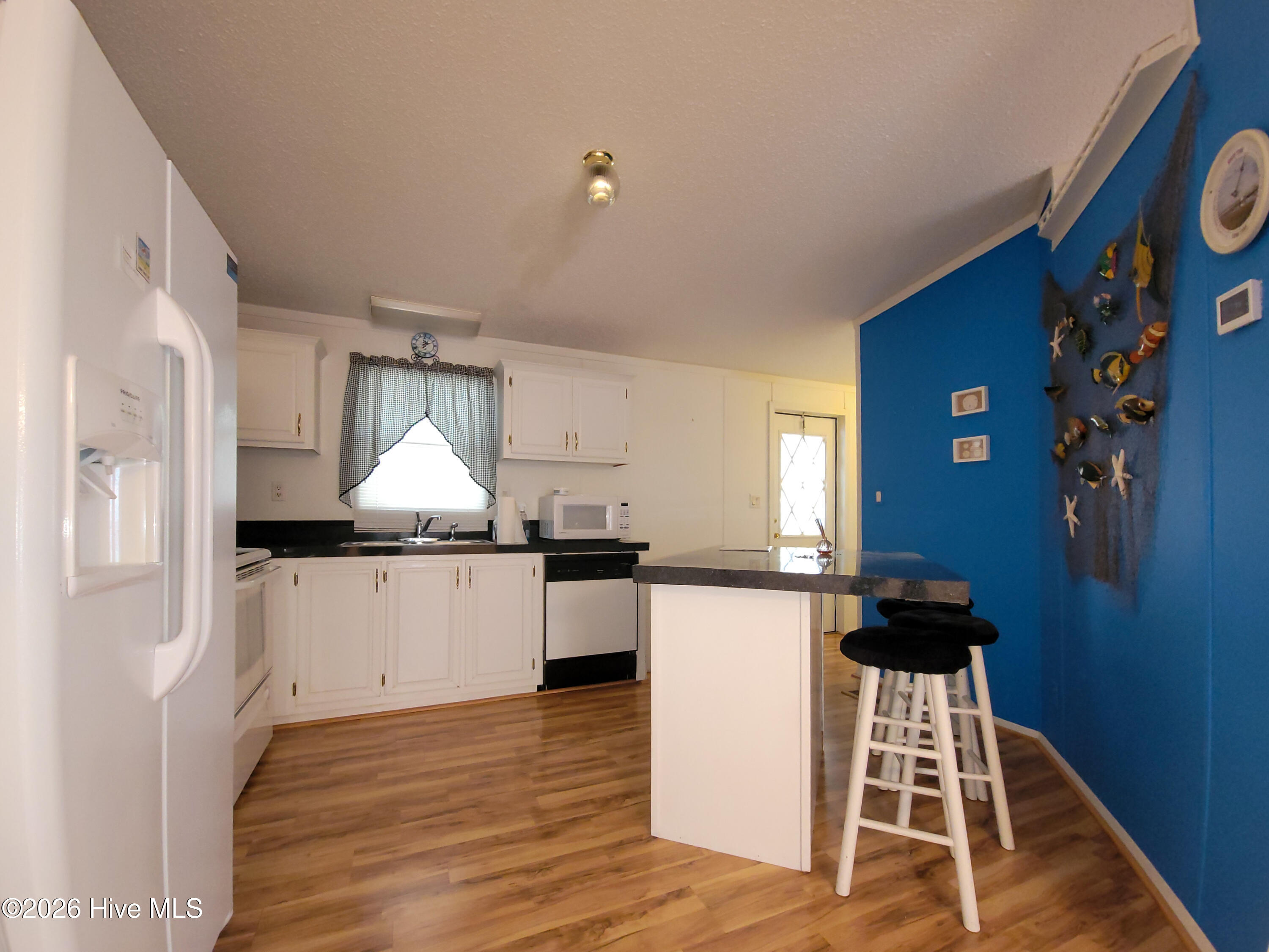 100560378 | Photo 30