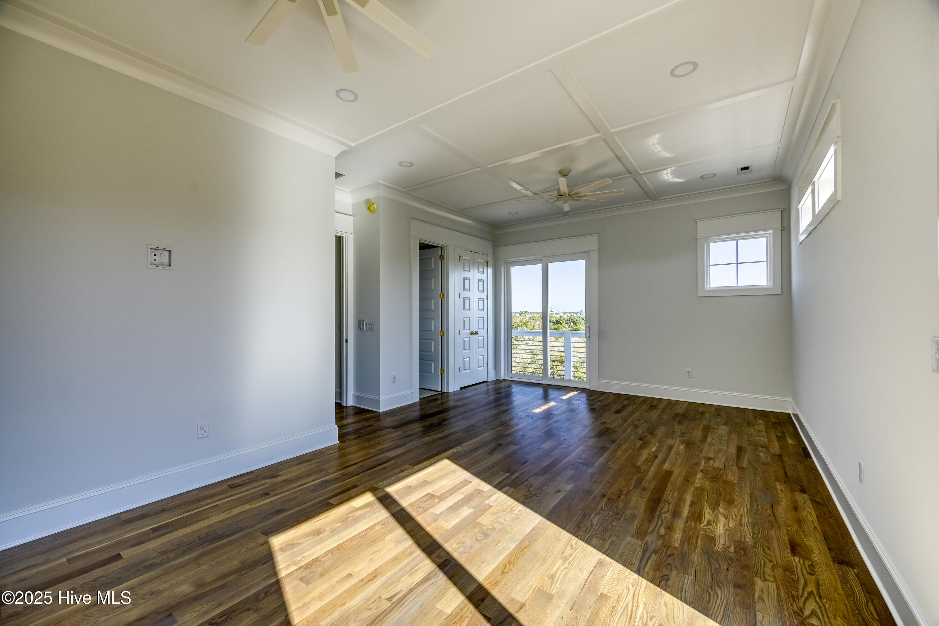 100516070 | Photo 54