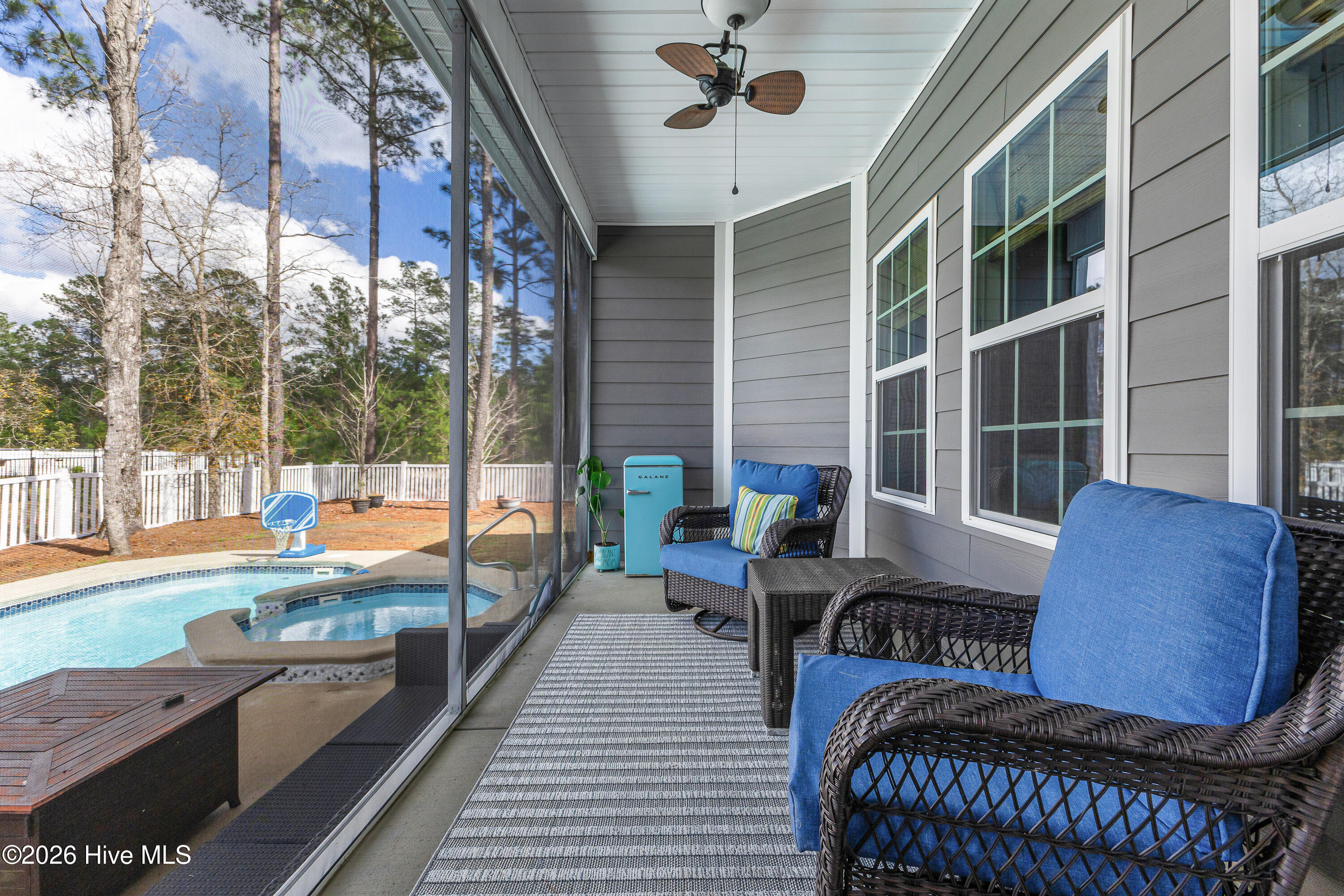 100559447 | Photo 36